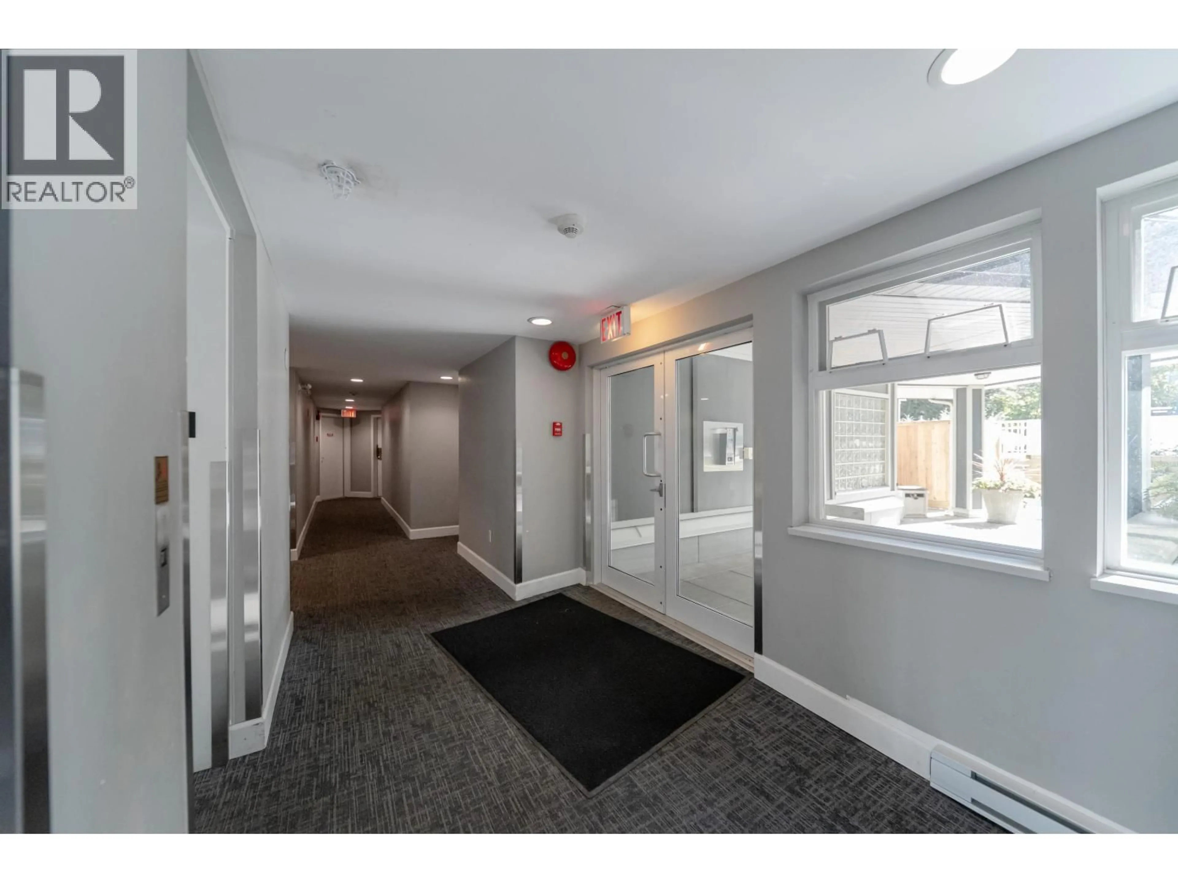 Indoor foyer for PH3 - 865 15 AVENUE, Vancouver British Columbia V5Z1R8