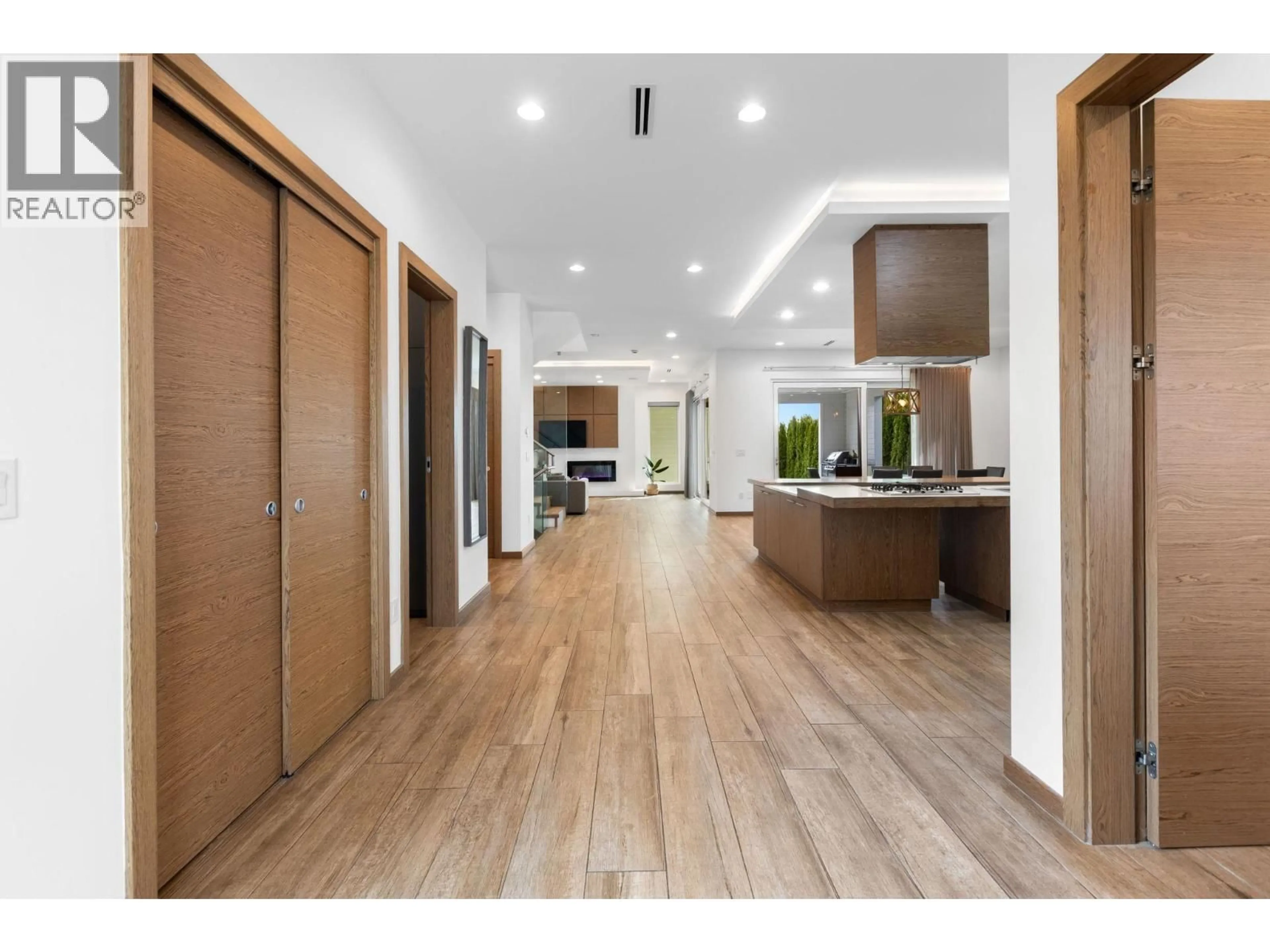 Indoor foyer for 2150 KUGLER AVENUE, Coquitlam British Columbia V3K2S6