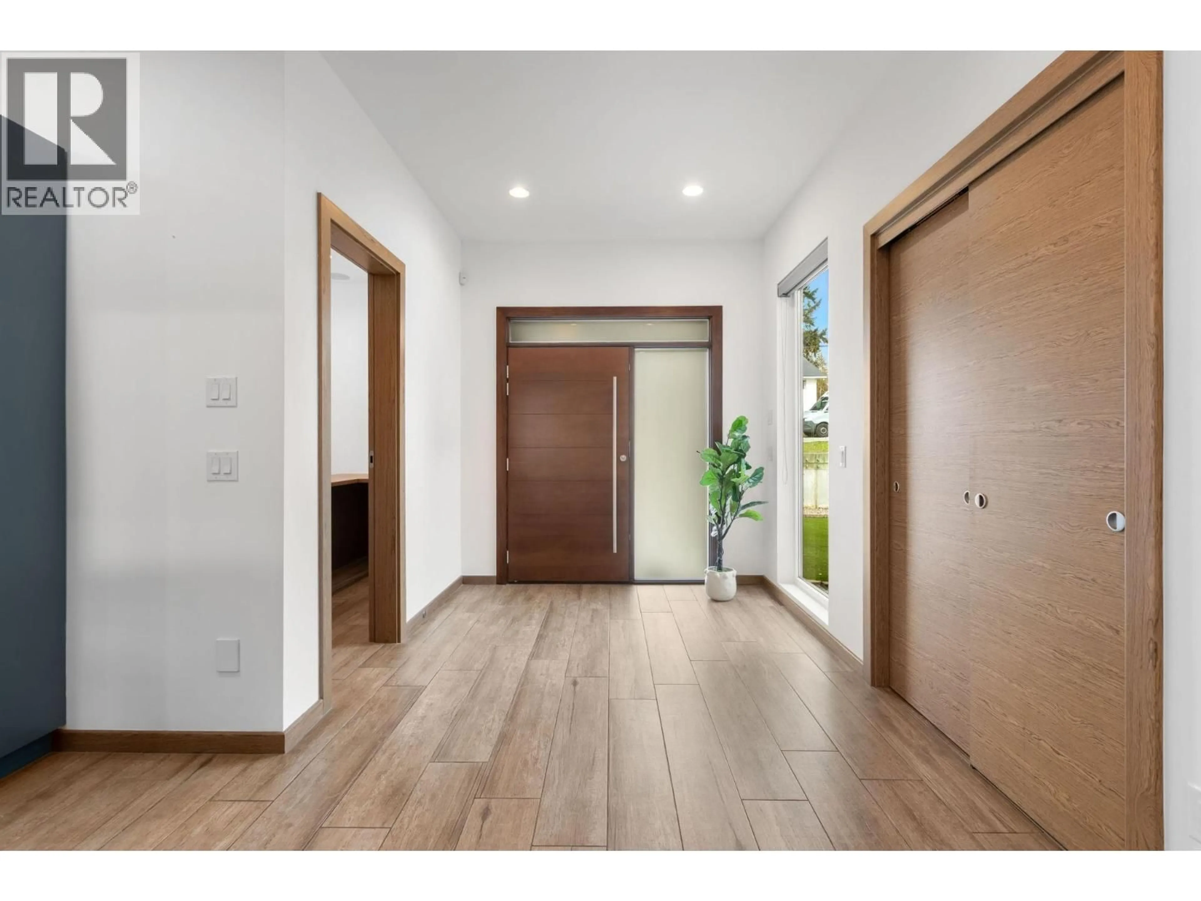 Indoor entryway for 2150 KUGLER AVENUE, Coquitlam British Columbia V3K2S6