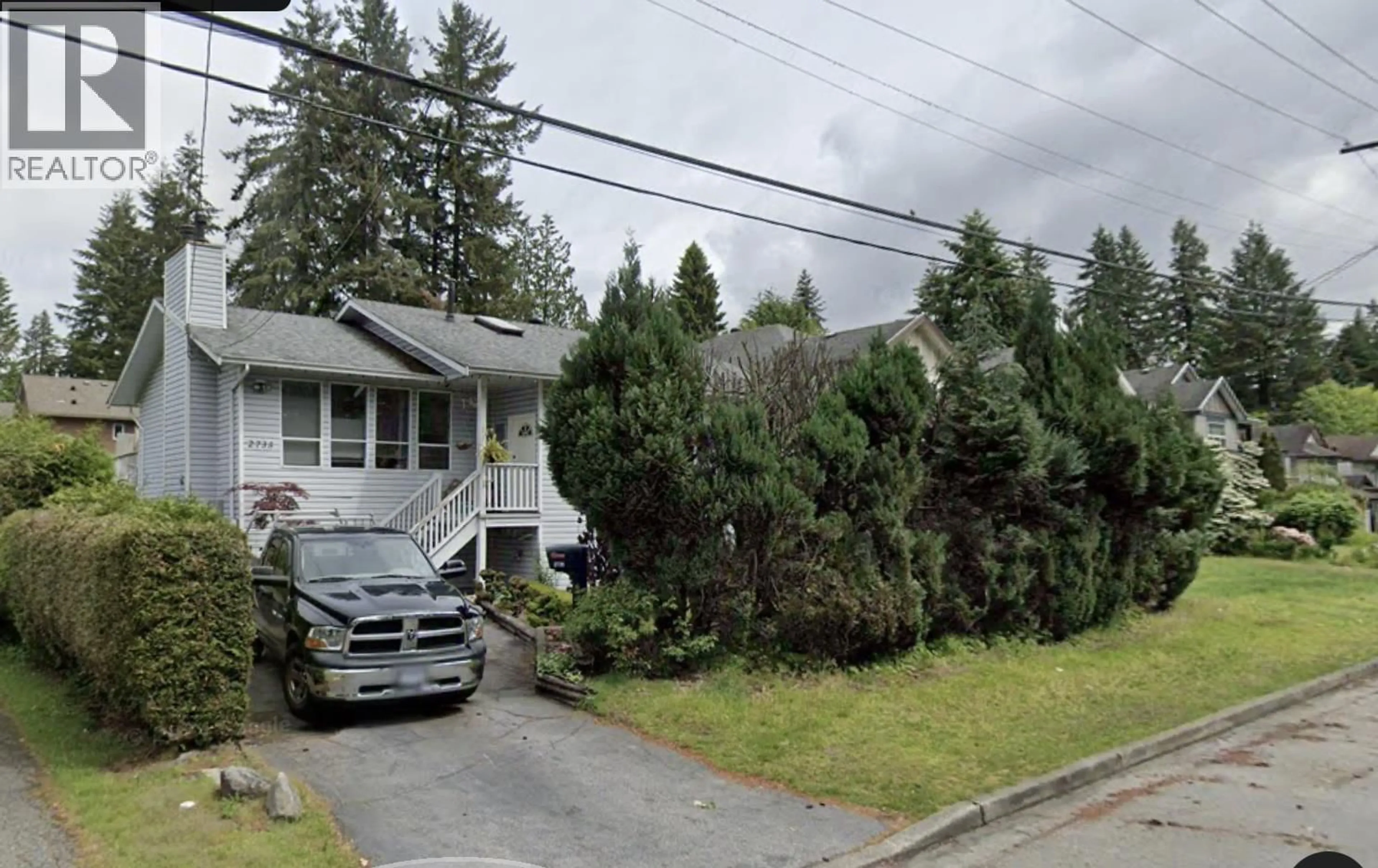 A pic from outside/outdoor area/front of a property/back of a property/a pic from drone, street for 2735 KITCHENER AVENUE, Port Coquitlam British Columbia V3B2B7