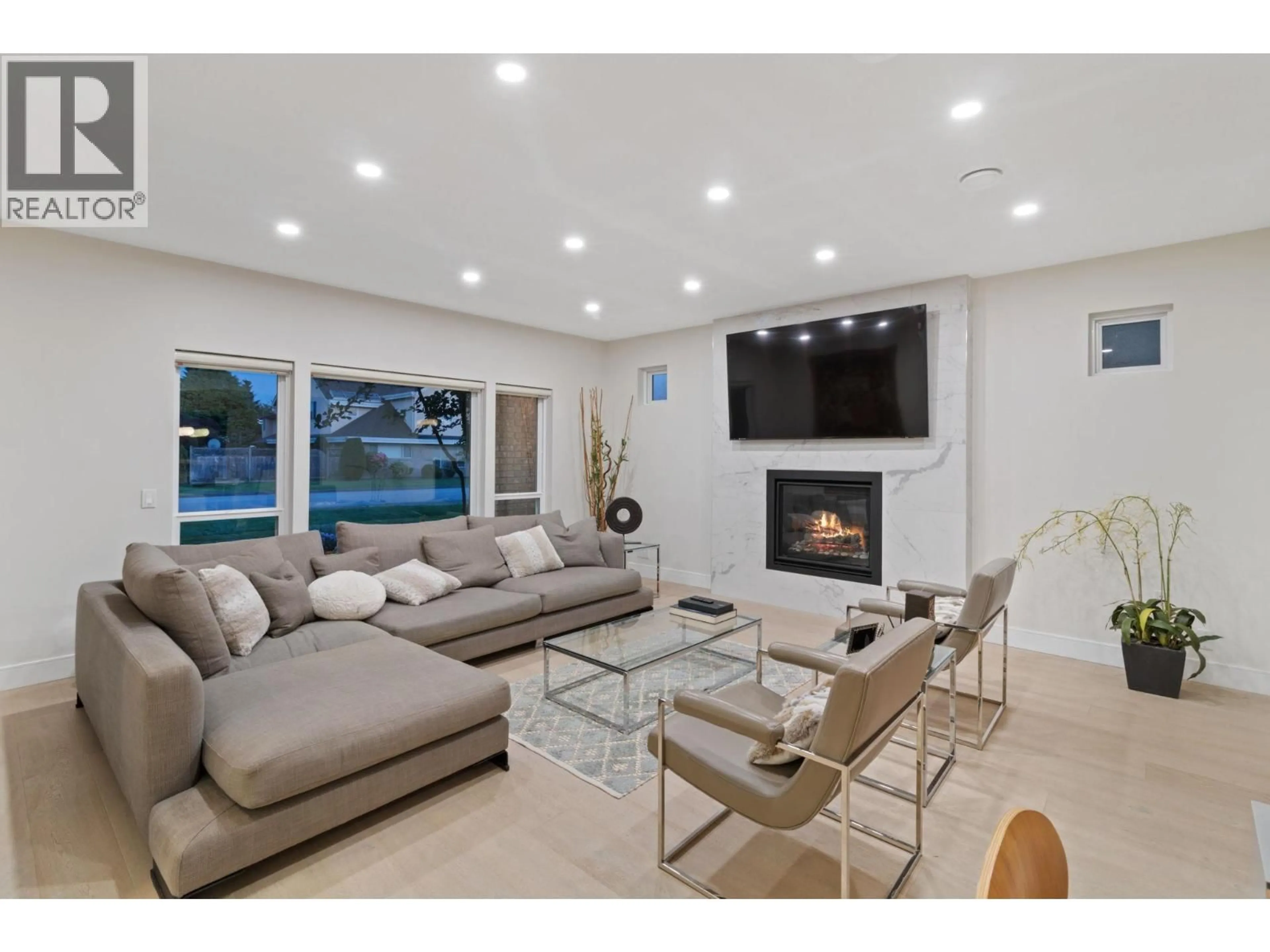 Living room with furniture, unknown for 7231 DAMPIER COURT, Richmond British Columbia V7C5W4