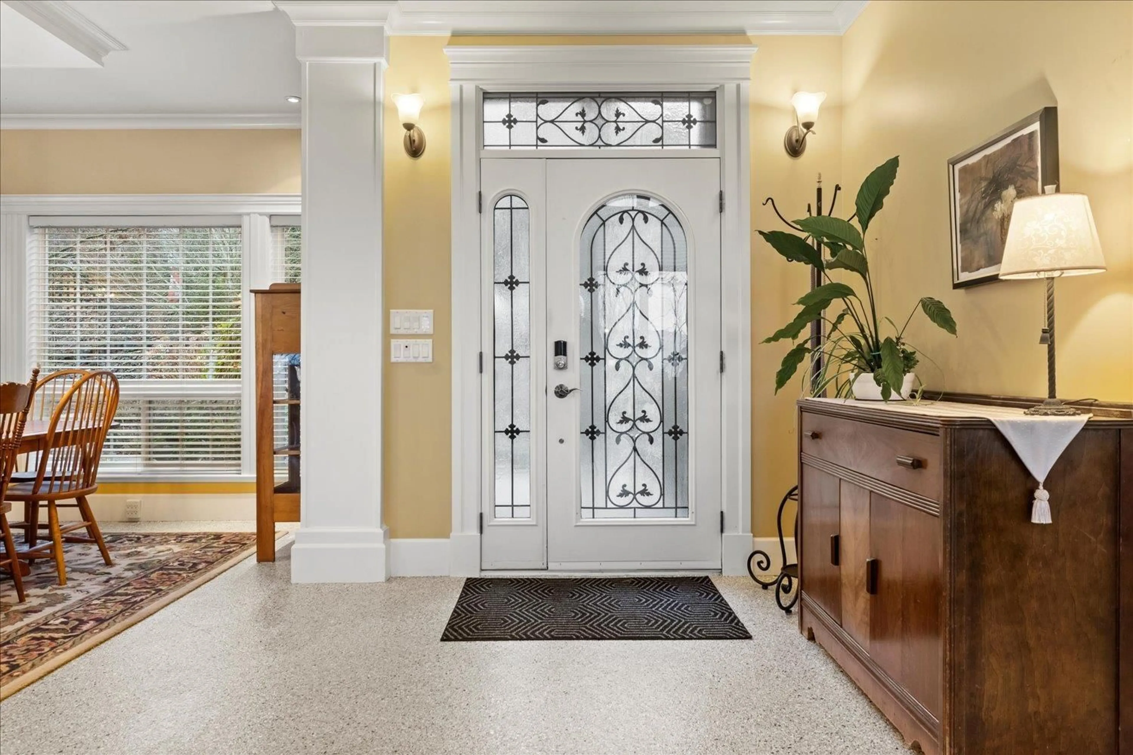 Indoor entryway for 2608 STONECROFT DRIVE, Abbotsford British Columbia V3G1K8