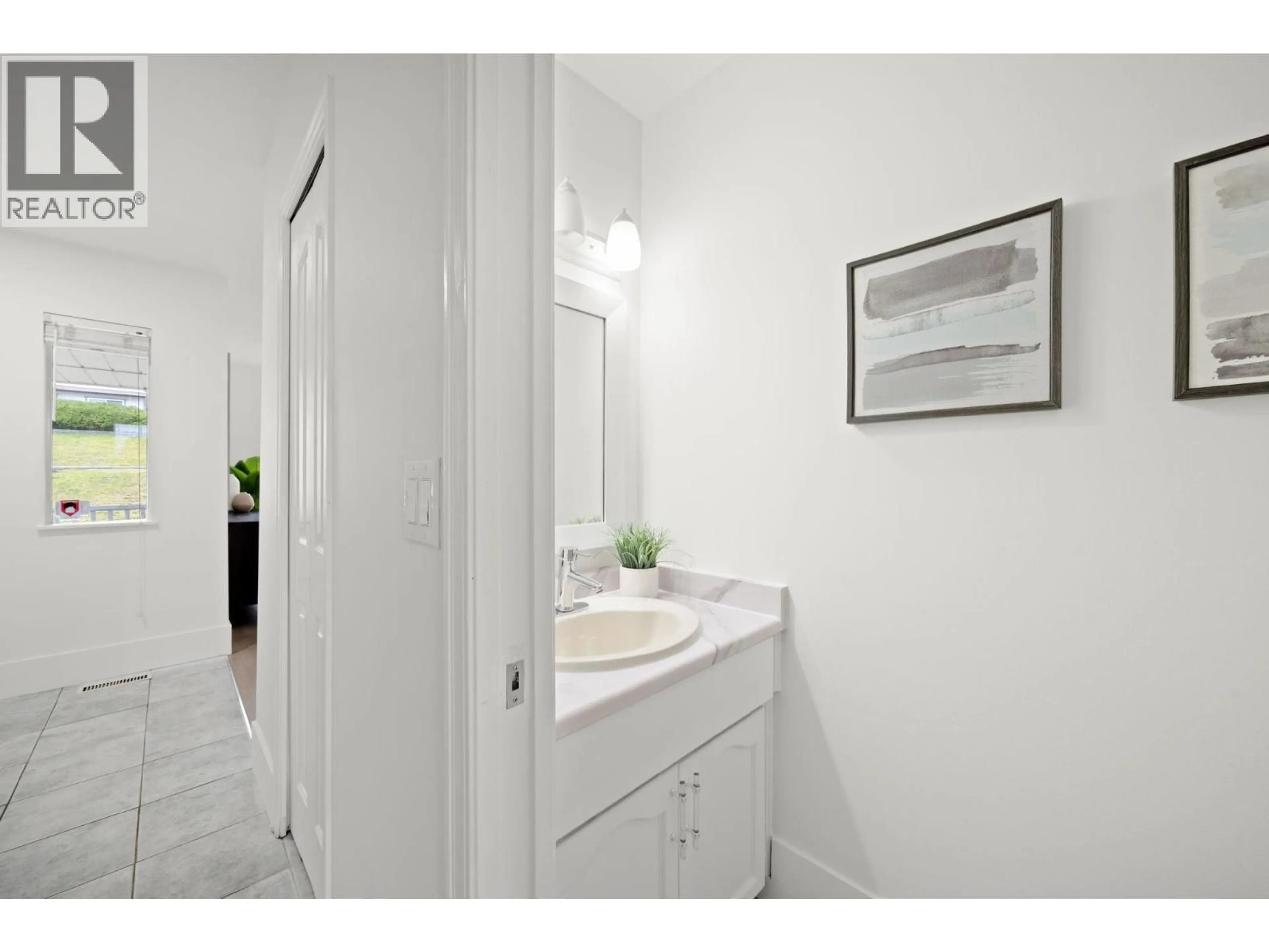 Standard bathroom, ceramic/tile floor for 115 WARRICK STREET, Coquitlam British Columbia V3K5L3