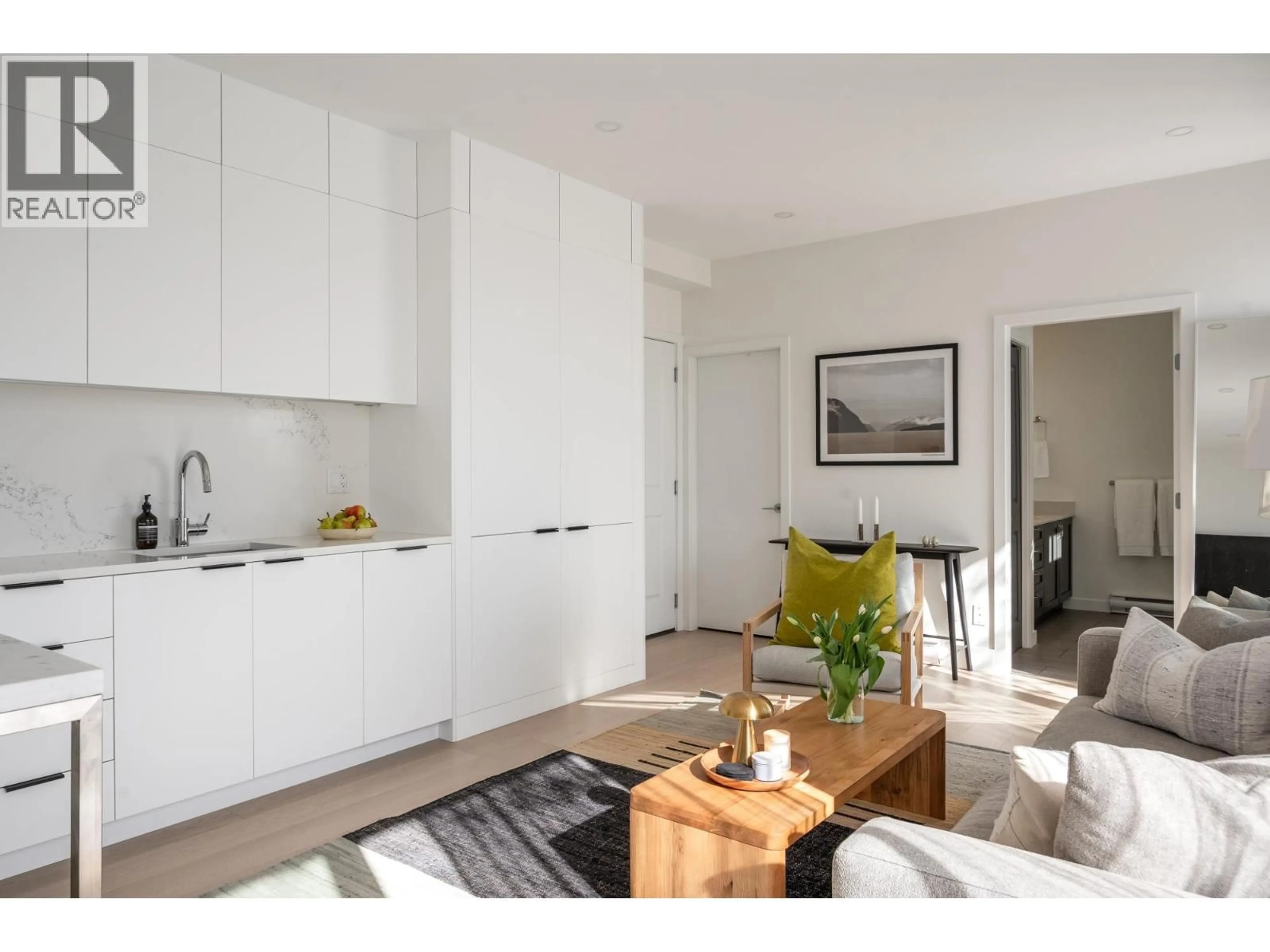 Open concept kitchen, wood/laminate floor for PH1 - 683 27TH AVENUE, Vancouver British Columbia V5V2K7