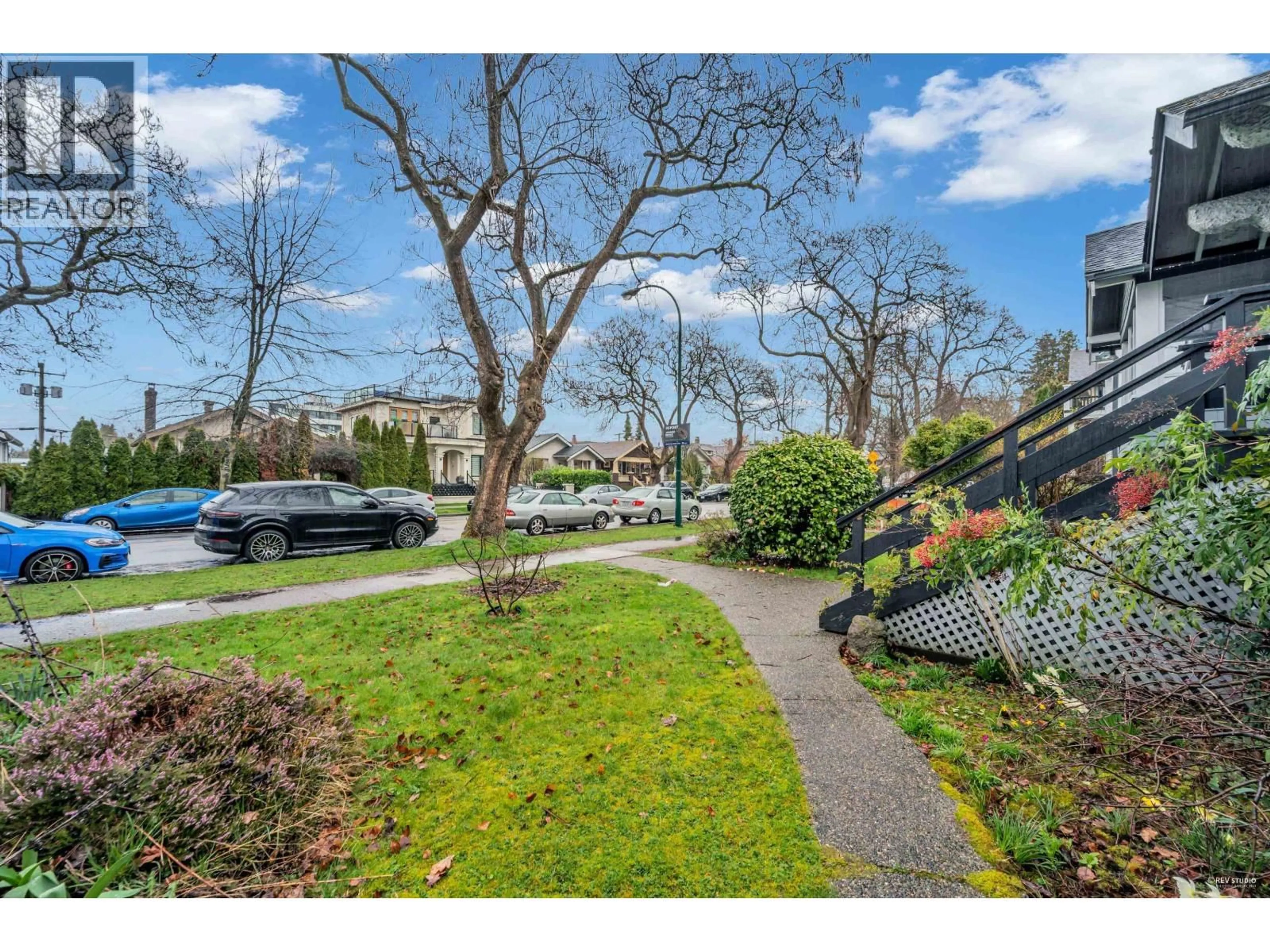 A pic from outside/outdoor area/front of a property/back of a property/a pic from drone, street for 3174 10TH AVENUE, Vancouver British Columbia V6K2K9