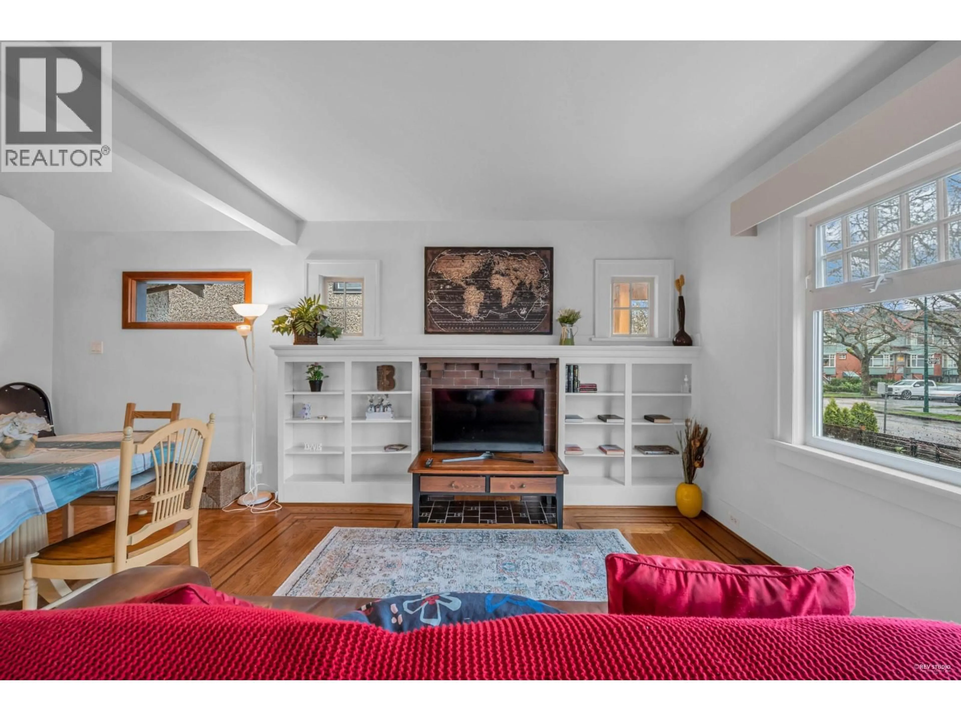 Living room with furniture, unknown for 3174 10TH AVENUE, Vancouver British Columbia V6K2K9