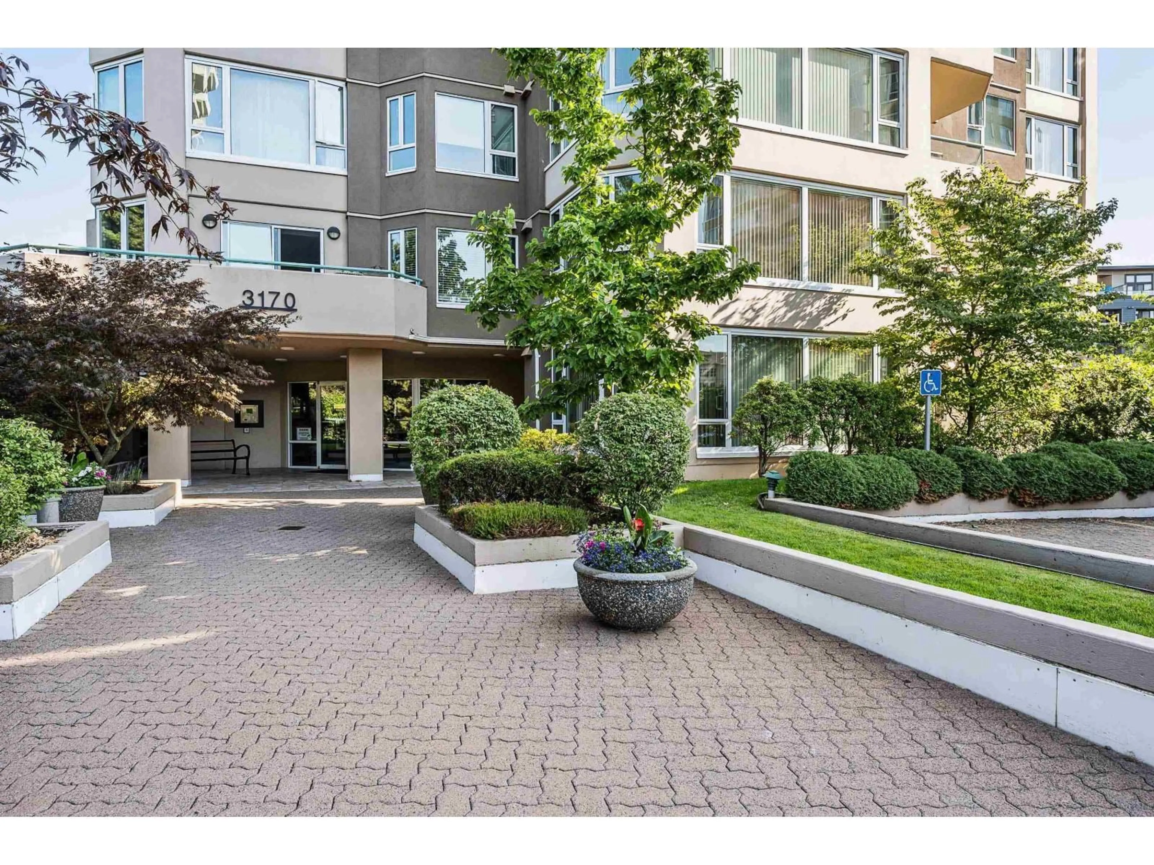 Patio, street for 802 - 3170 GLADWIN ROAD, Abbotsford British Columbia V2T5T1