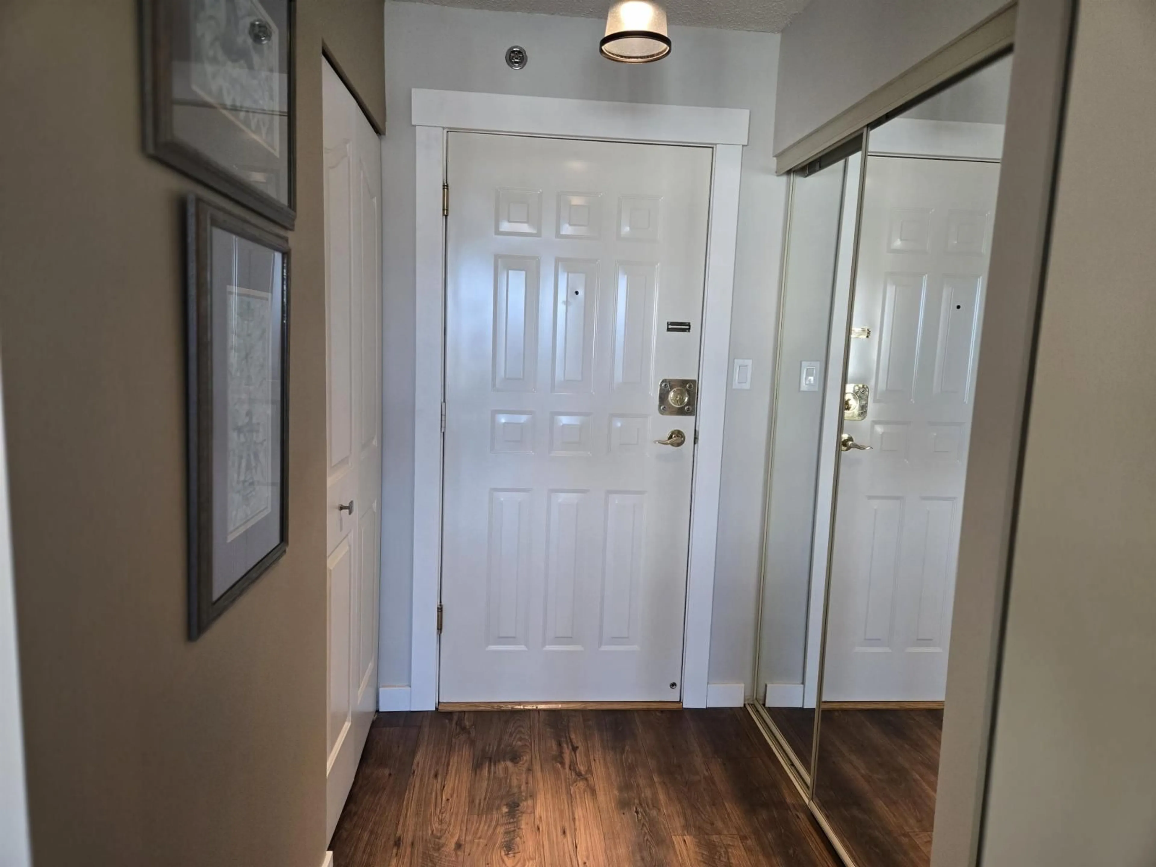 Indoor entryway for 802 - 3170 GLADWIN ROAD, Abbotsford British Columbia V2T5T1