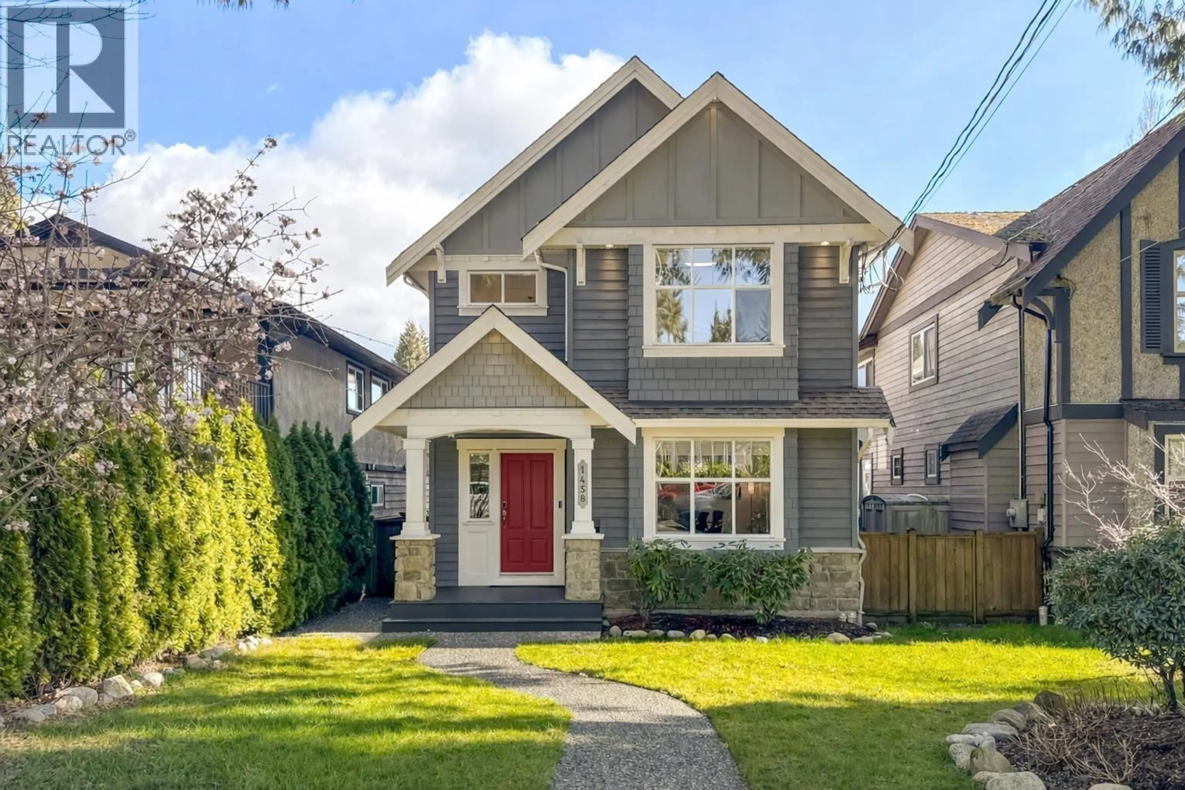 Home with vinyl exterior material, street for 1458 WILLIAM AVENUE, North Vancouver British Columbia V7L4G2