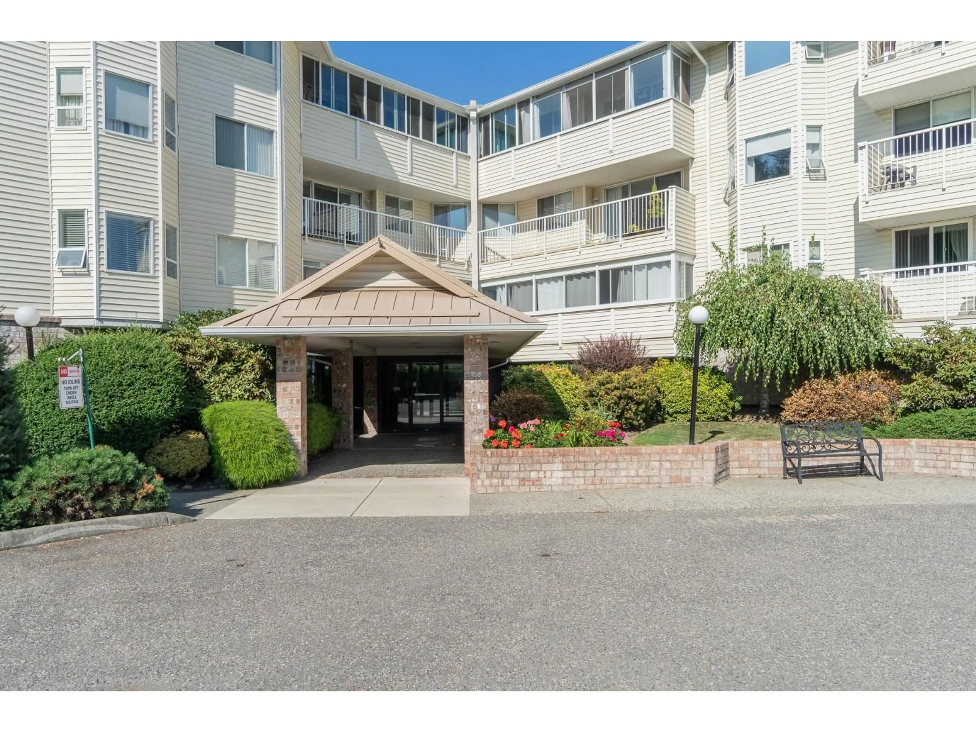 Indoor foyer for 308 - 8725 ELM DRIVE, Chilliwack British Columbia V2P4Y3