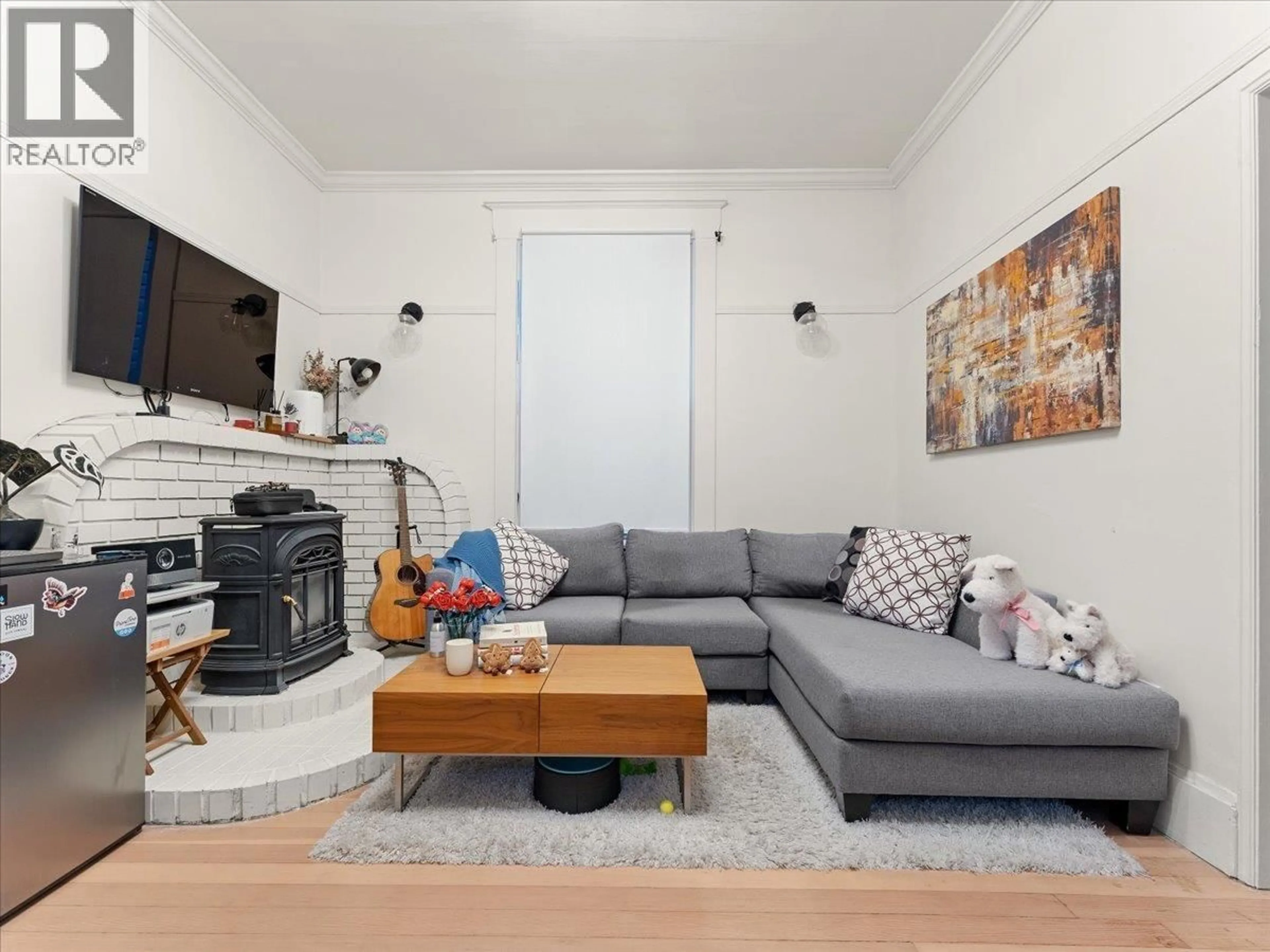 Living room with furniture, unknown for 1016 TENTH AVENUE, New Westminster British Columbia V3M3H6