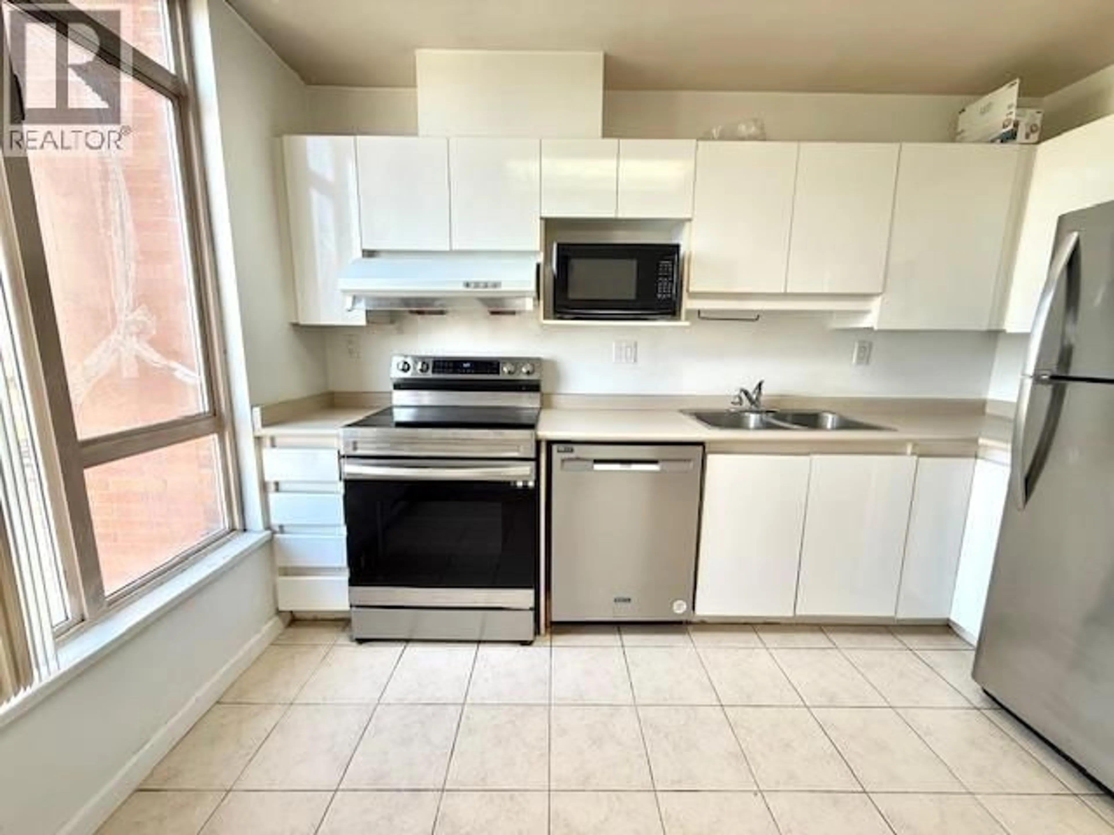 Standard kitchen, ceramic/tile floor for 1101 - 4657 HAZEL STREET, Burnaby British Columbia V5H4R2