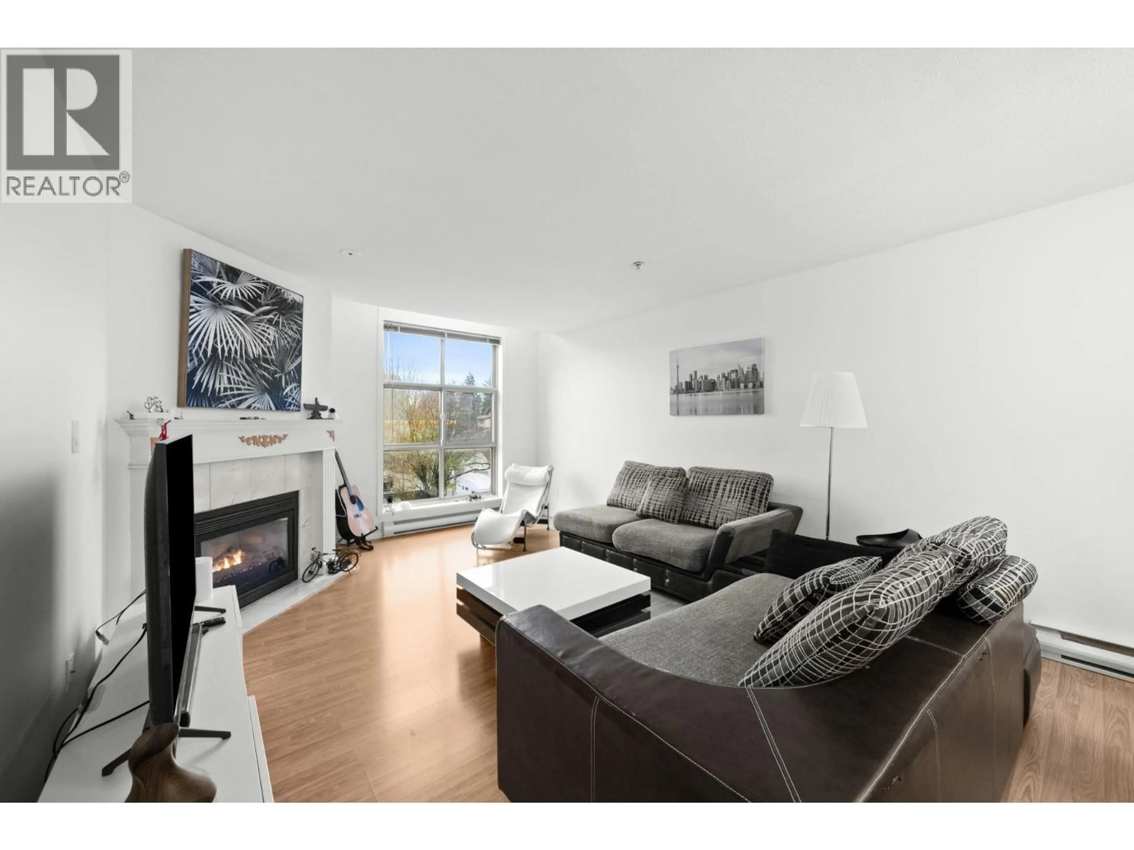 Living room with furniture, wood/laminate floor for 25 - 2378 RINDALL AVENUE, Port Coquitlam British Columbia V3C1V2