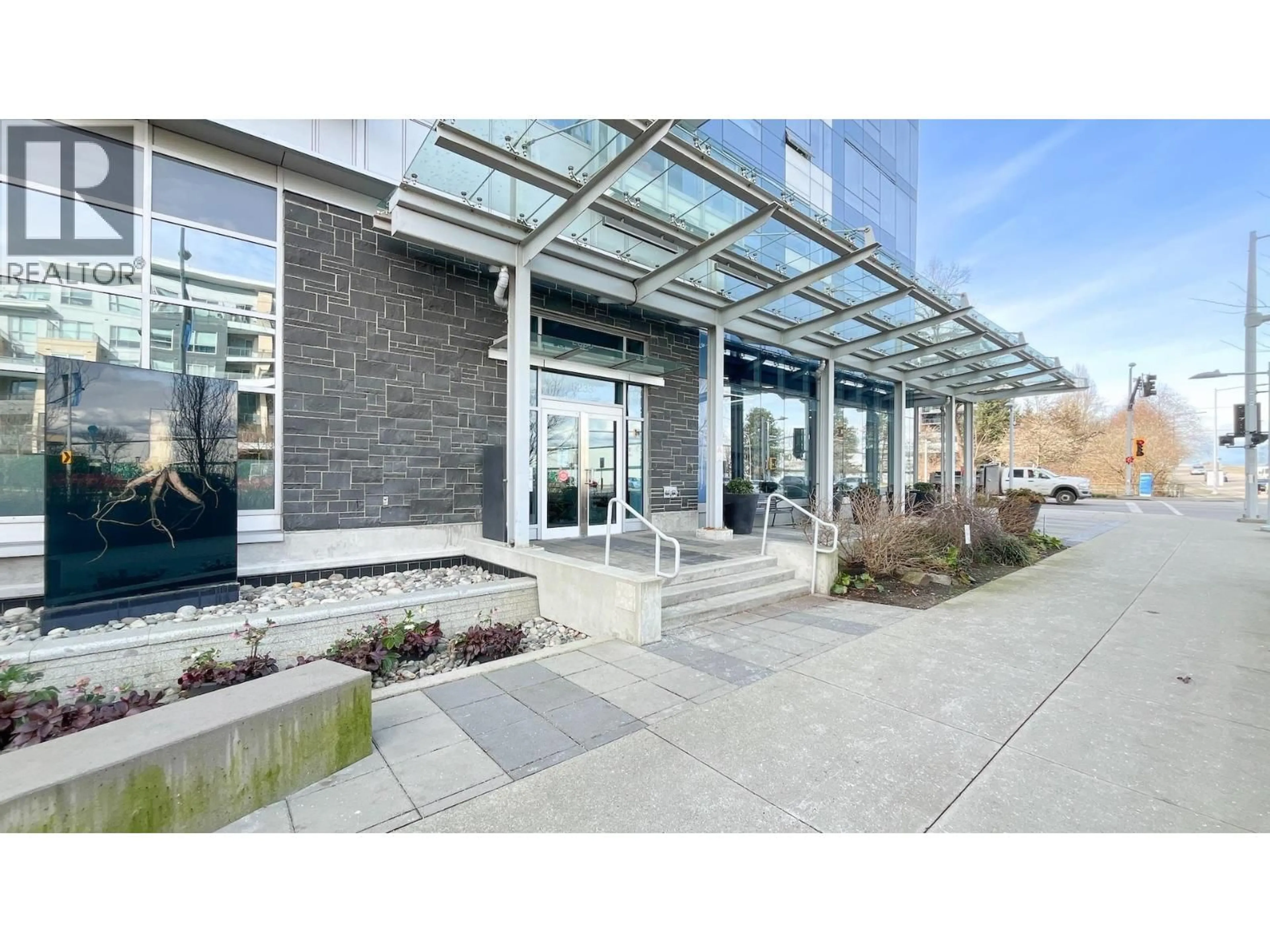 Indoor foyer for 528 - 5233 GILBERT ROAD, Richmond British Columbia V7C0B3