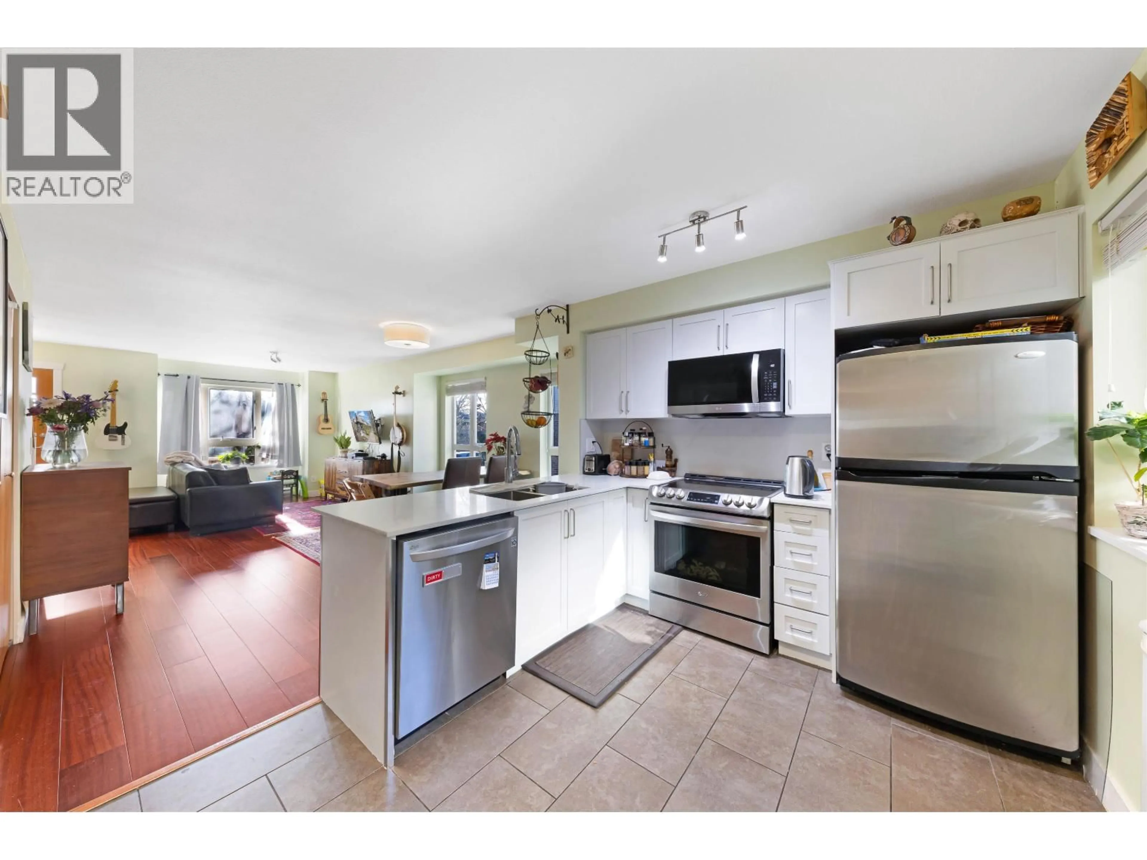 Open concept kitchen, ceramic/tile floor for 10 - 4055 PENDER STREET, Burnaby British Columbia V5C2L9