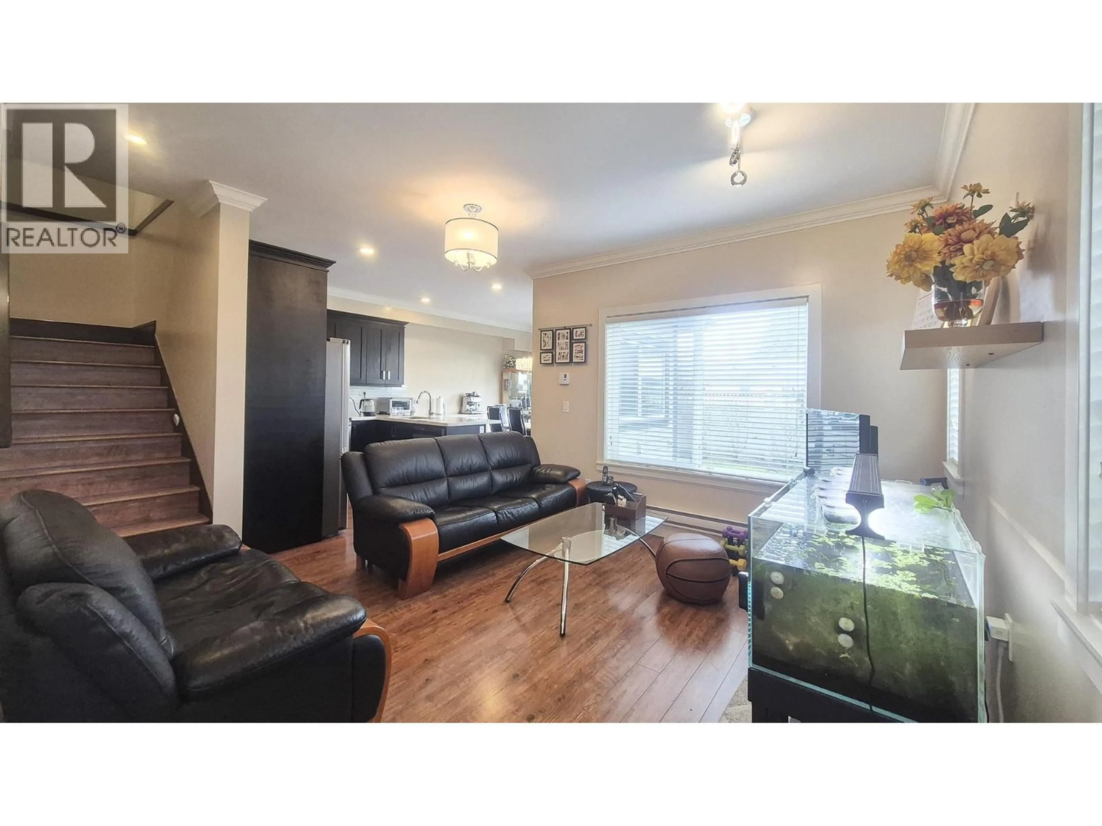 Living room with furniture, wood/laminate floor for 1 - 9131 WILLIAMS ROAD, Richmond British Columbia V7A1G8