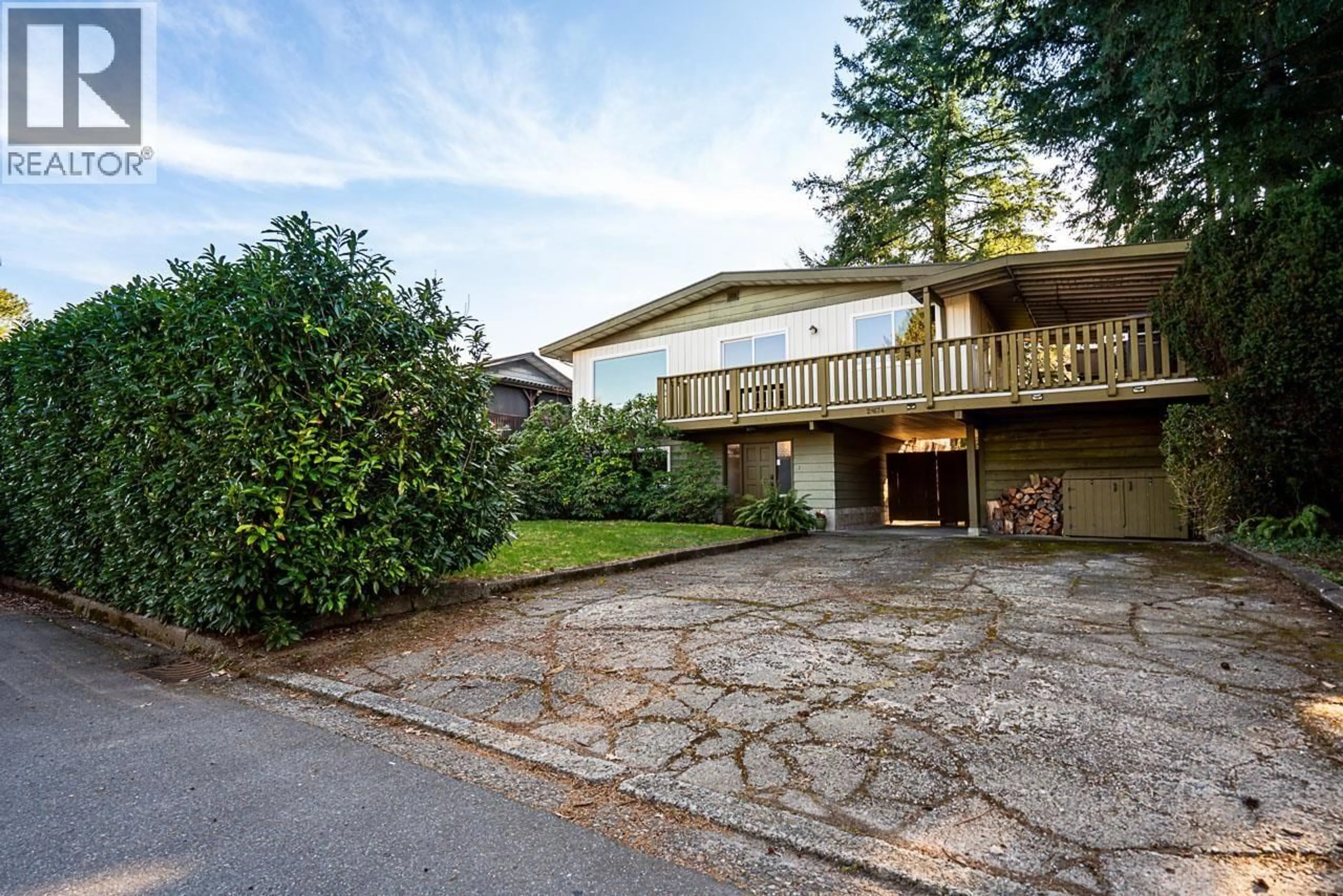 A pic from outside/outdoor area/front of a property/back of a property/a pic from drone, street for 21674 MANOR AVENUE, Maple Ridge British Columbia V2X7L6