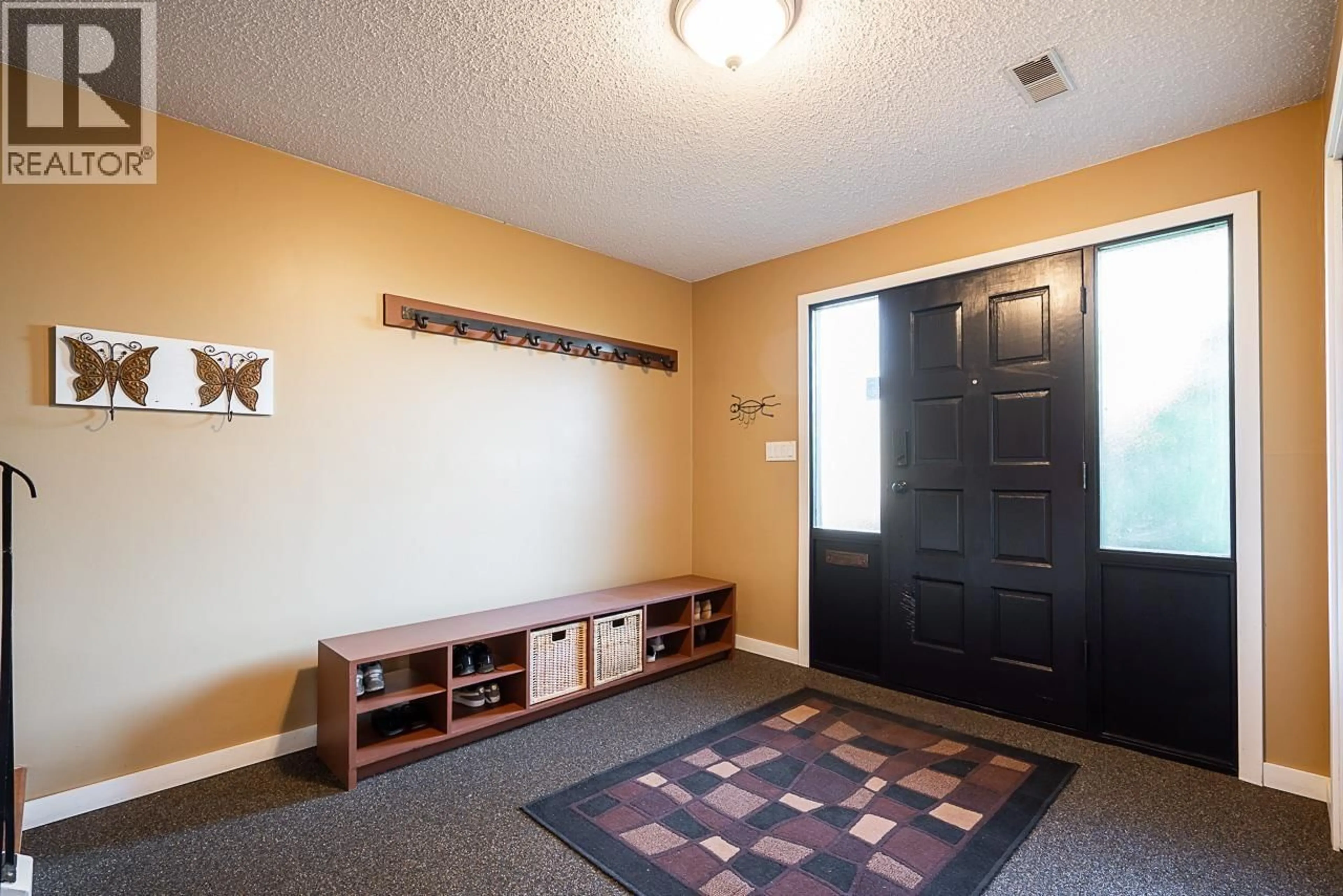 Indoor entryway for 21674 MANOR AVENUE, Maple Ridge British Columbia V2X7L6