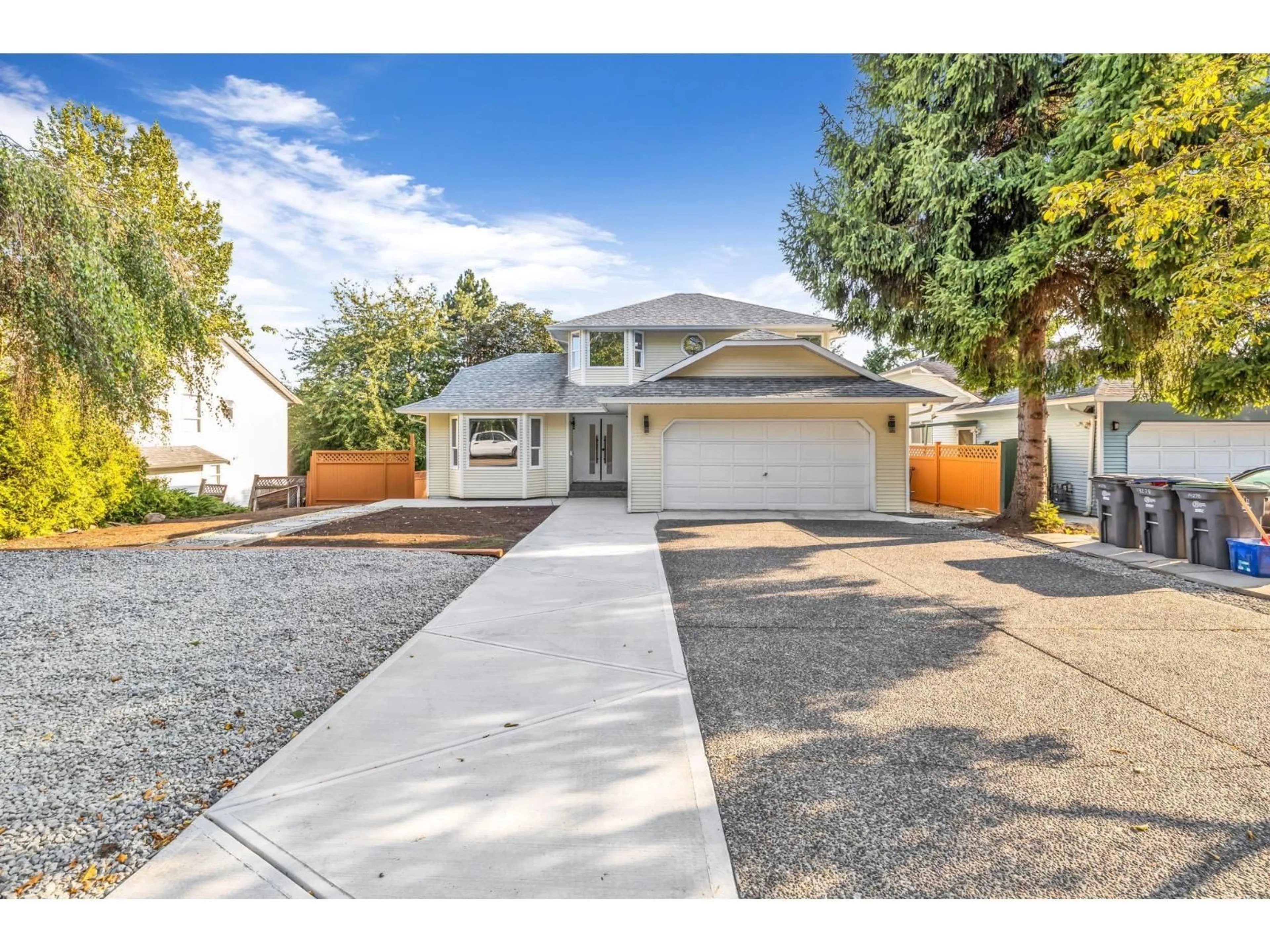 Home with vinyl exterior material, street for 14278 HYLAND ROAD, Surrey British Columbia V3W2C5