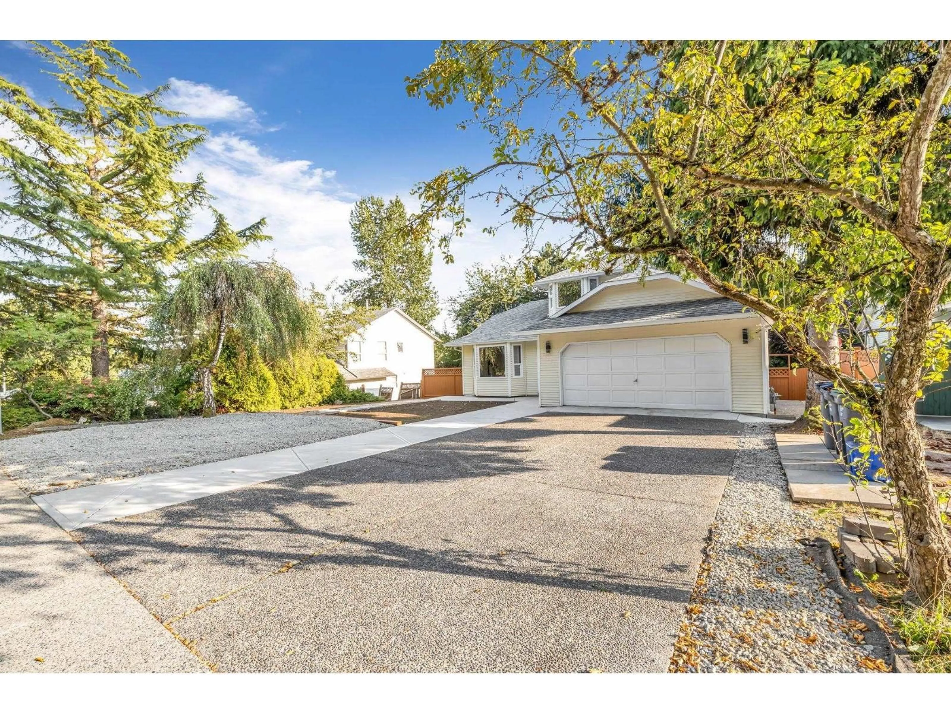 Unknown for 14278 HYLAND ROAD, Surrey British Columbia V3W2C5