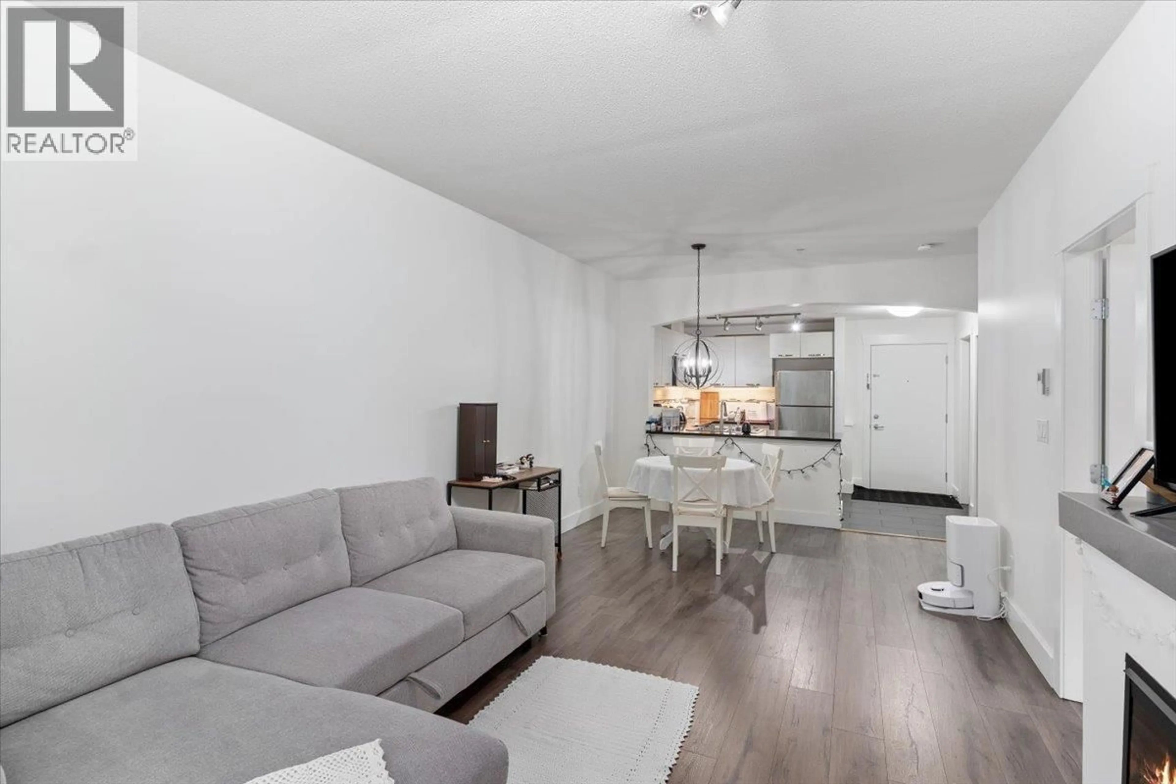 Living room with furniture, unknown for 112 - 7478 BYRNEPARK WALK, Burnaby British Columbia V3N0B5