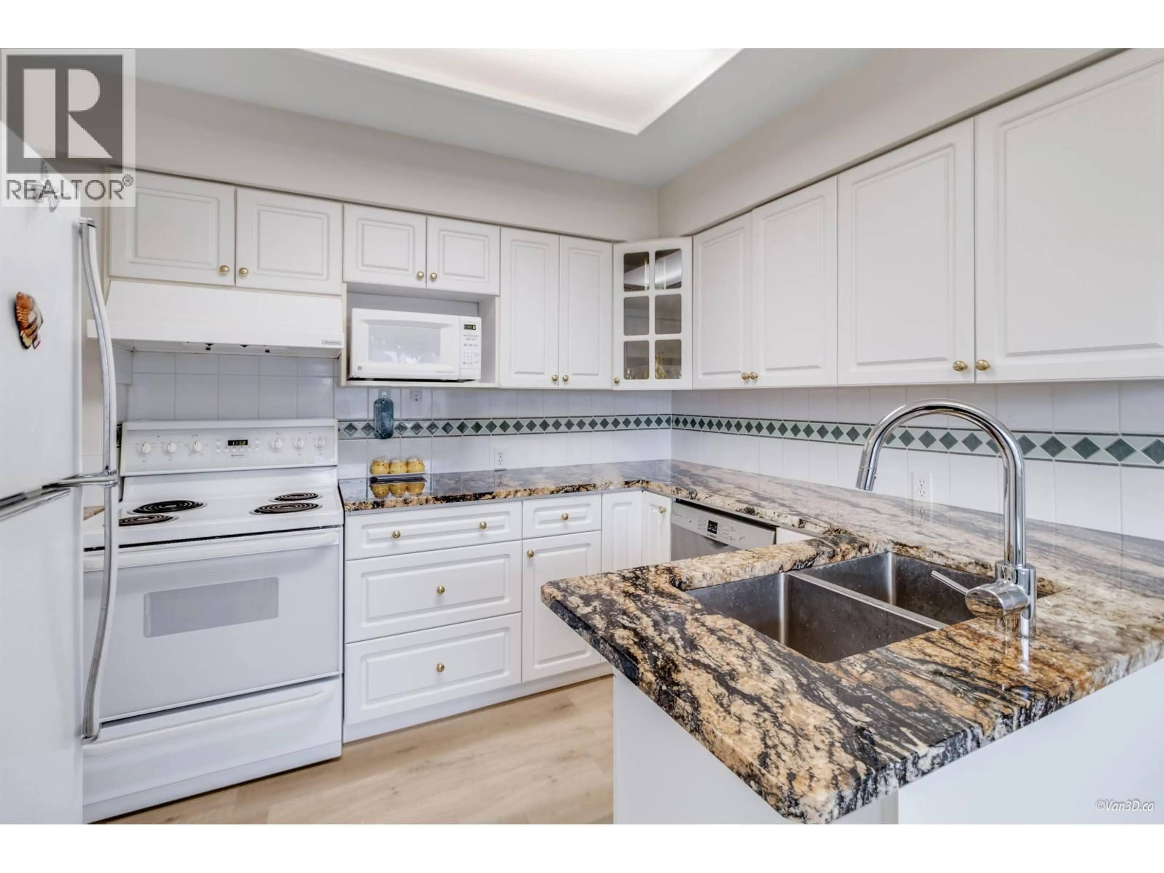 Standard kitchen, ceramic/tile floor for 6555 ST. CHARLES PLACE, Burnaby British Columbia V5H3W1