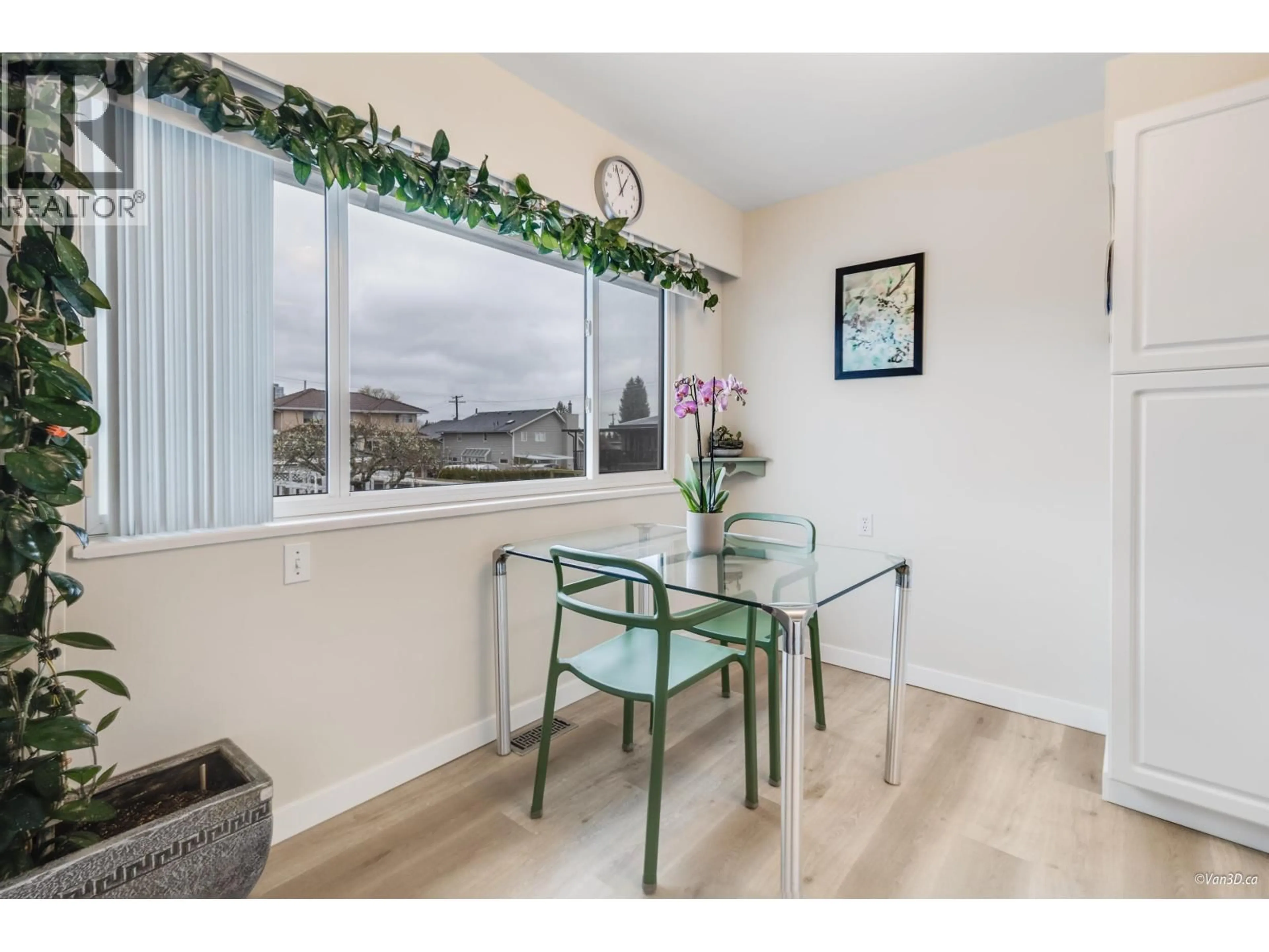 Unknown for 6555 ST. CHARLES PLACE, Burnaby British Columbia V5H3W1