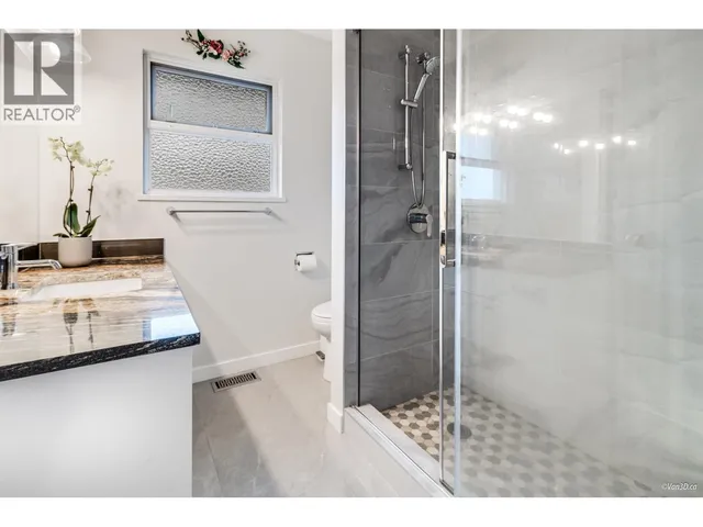 6555 ST. CHARLES PLACE, Burnaby 4