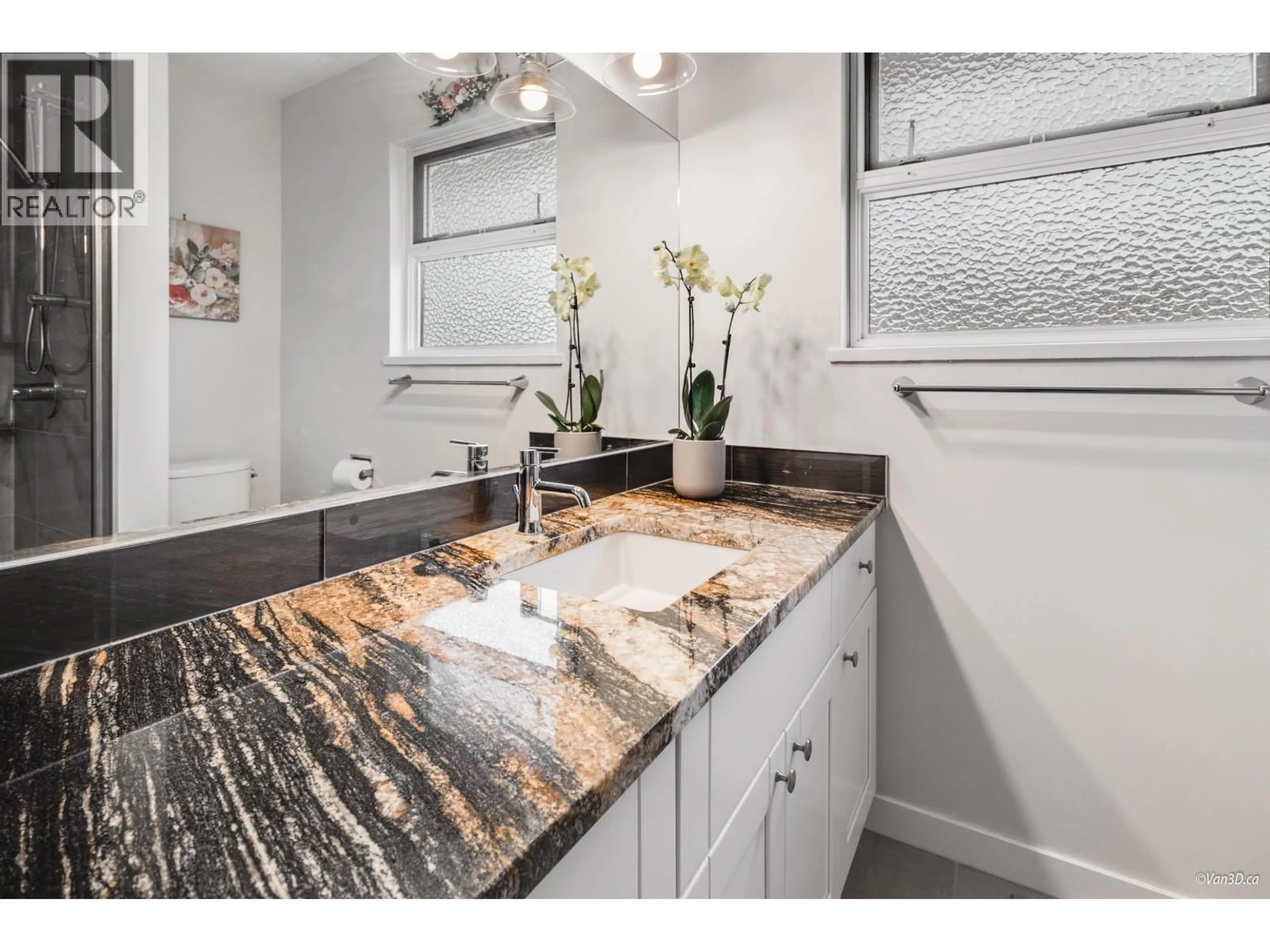 Contemporary bathroom, ceramic/tile floor for 6555 ST. CHARLES PLACE, Burnaby British Columbia V5H3W1