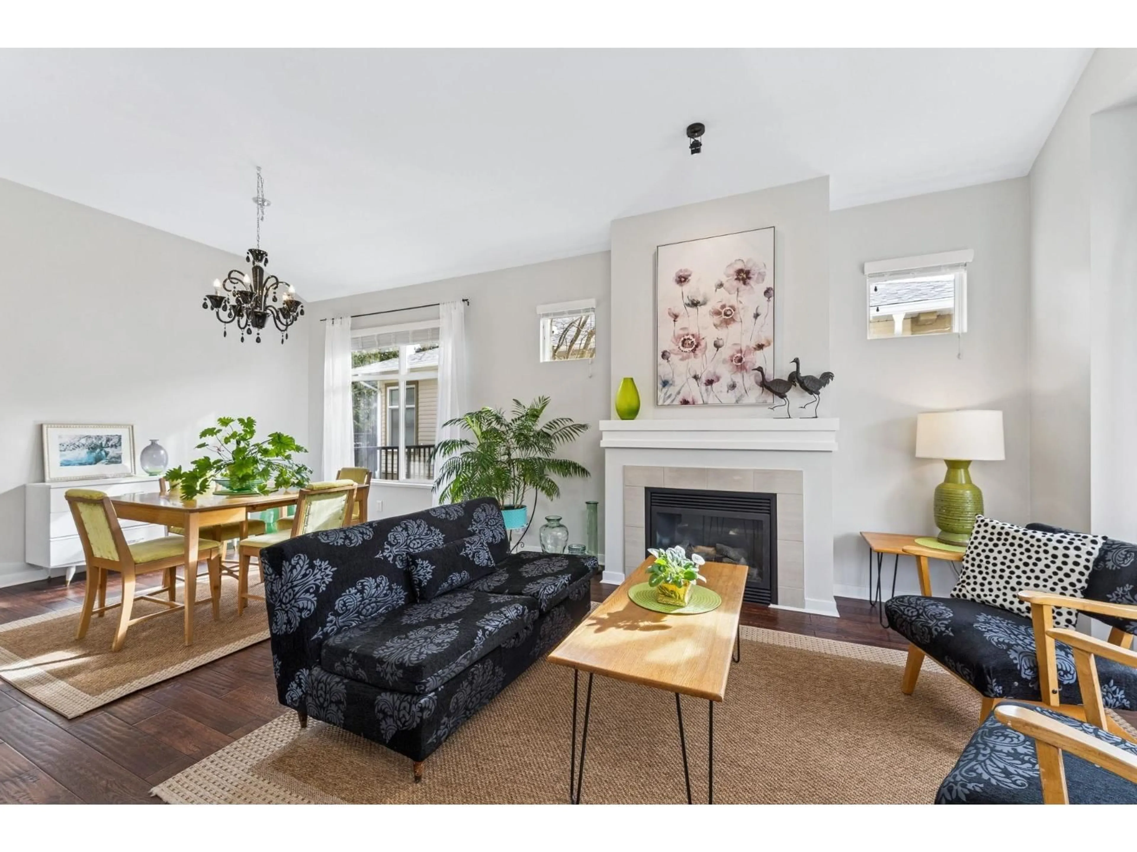 Living room with furniture, unknown for 16 - 15188 62A AVENUE, Surrey British Columbia V3S1W7