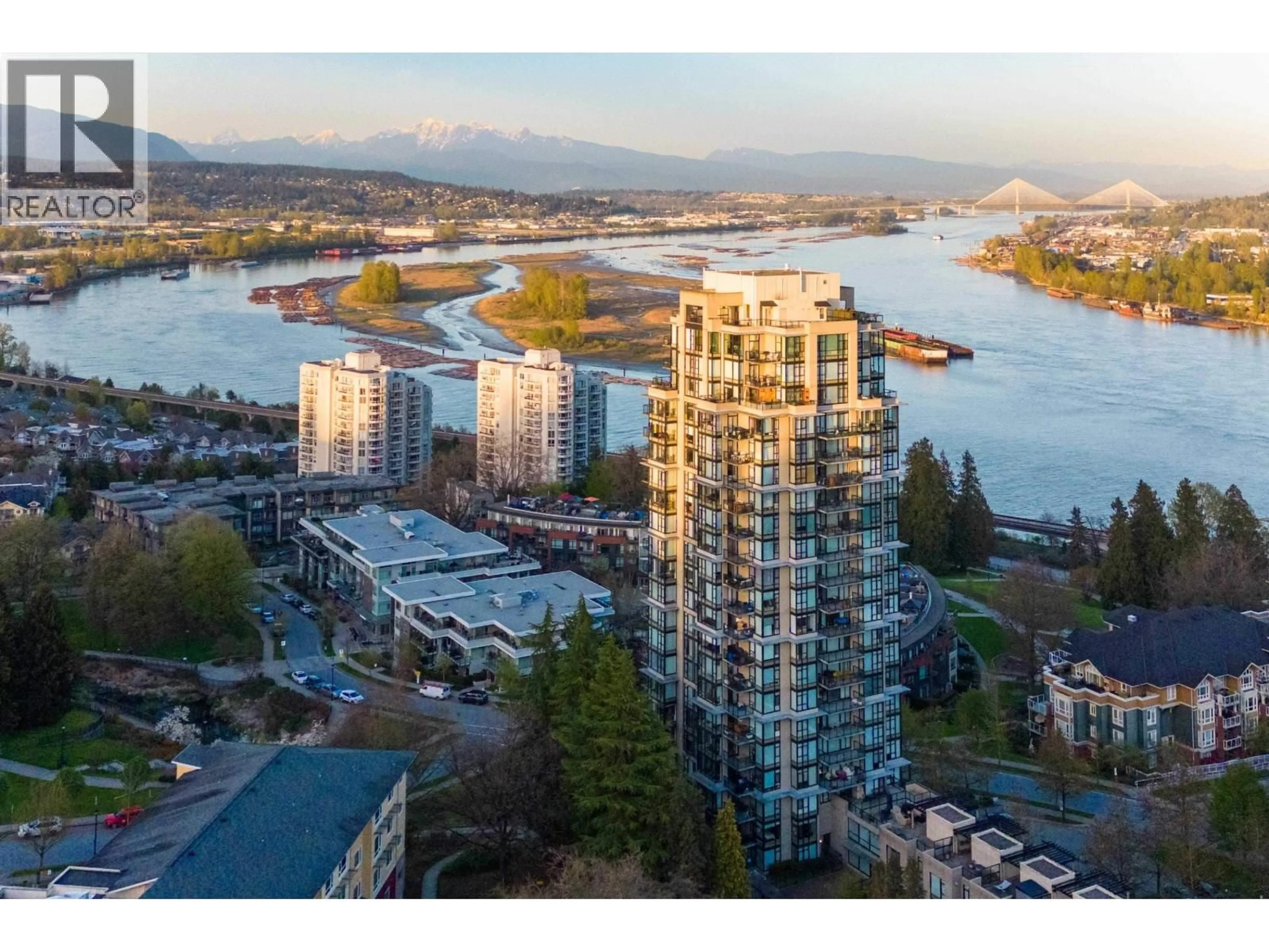 A pic from outside/outdoor area/front of a property/back of a property/a pic from drone, water/lake/river/ocean view for 1703 - 15 ROYAL AVENUE, New Westminster British Columbia V3L0A9