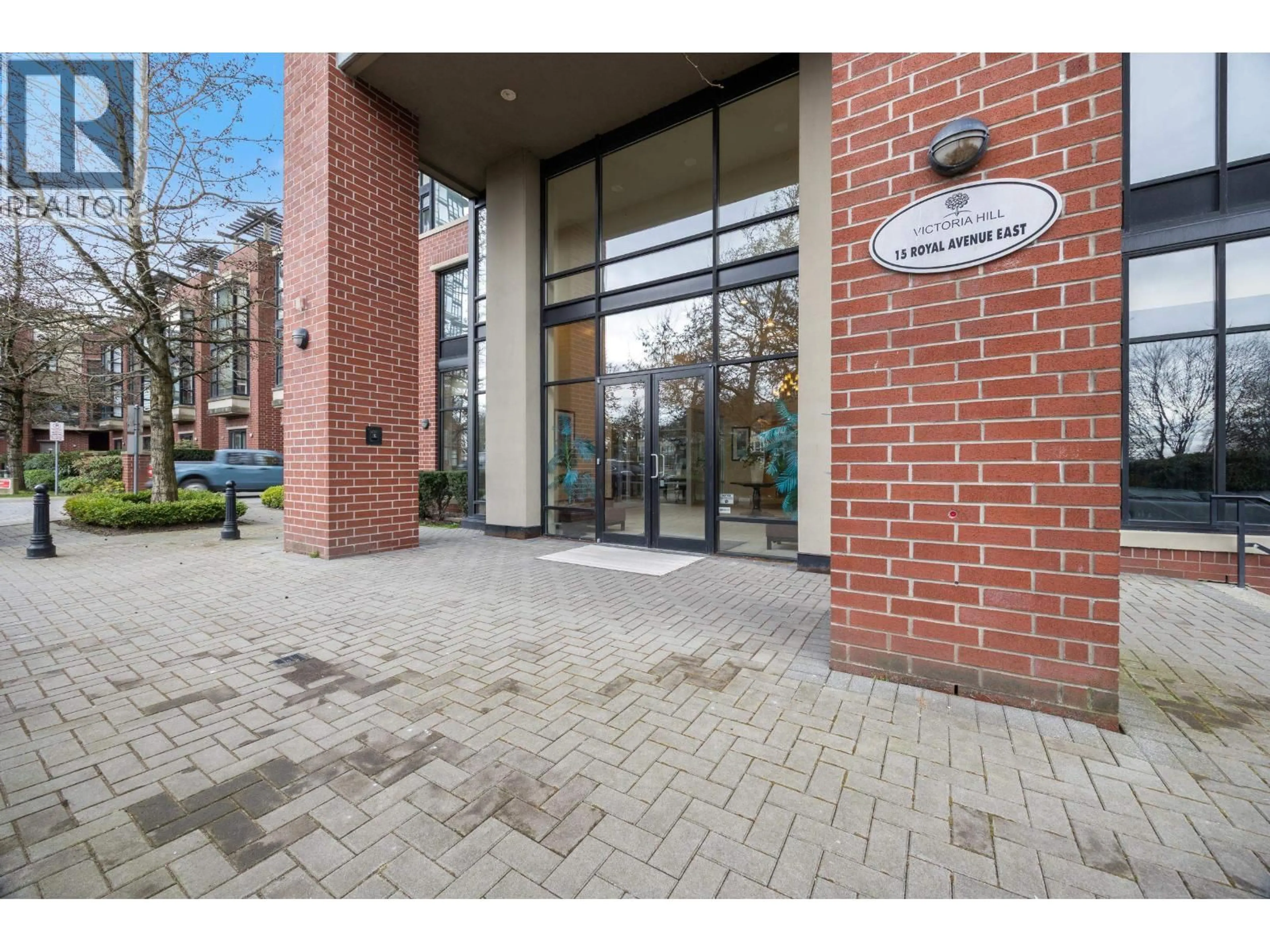 Indoor foyer for 1703 - 15 ROYAL AVENUE, New Westminster British Columbia V3L0A9