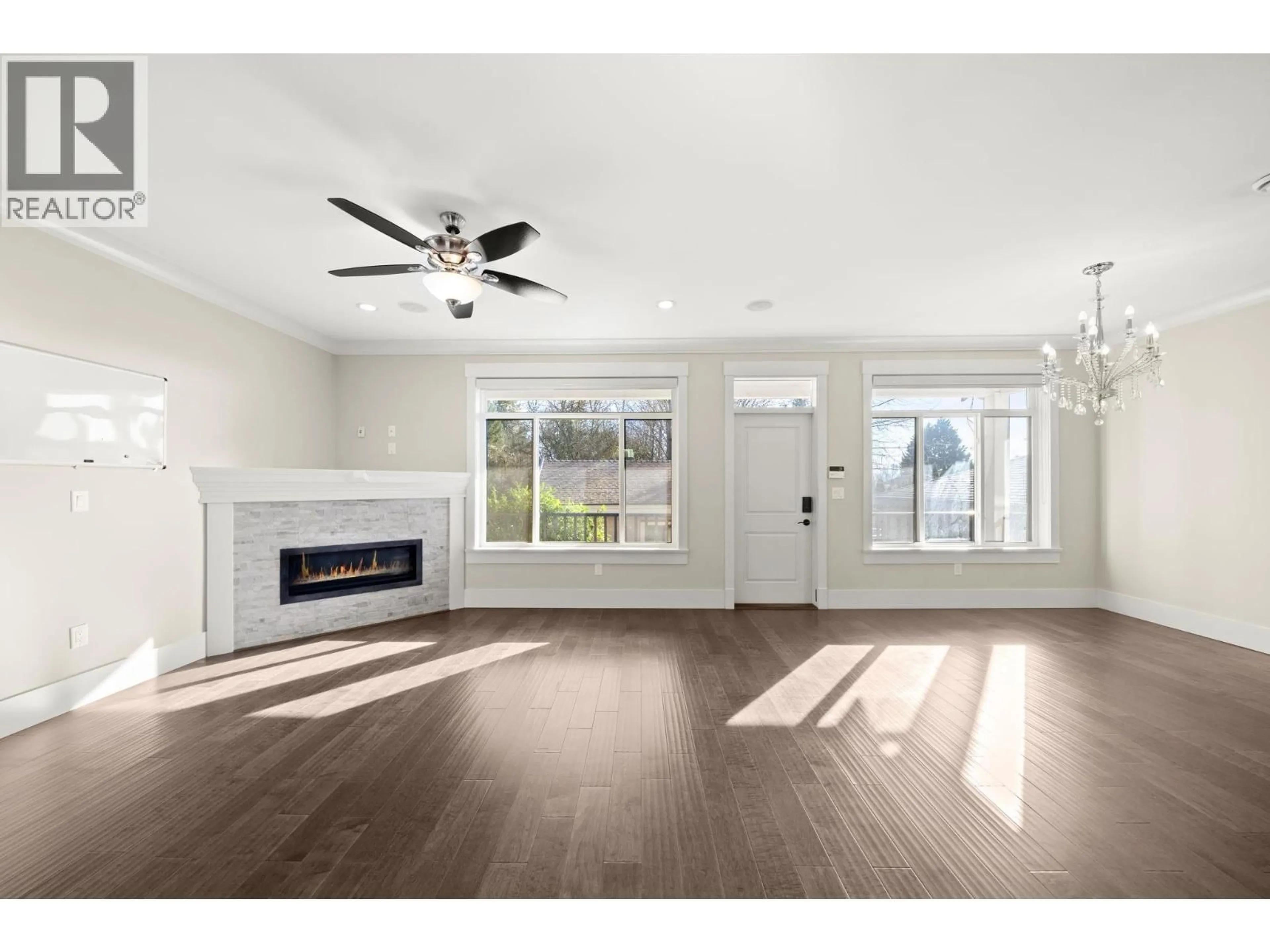 Unknown for 7028 BROADWAY, Burnaby British Columbia V5A1R8