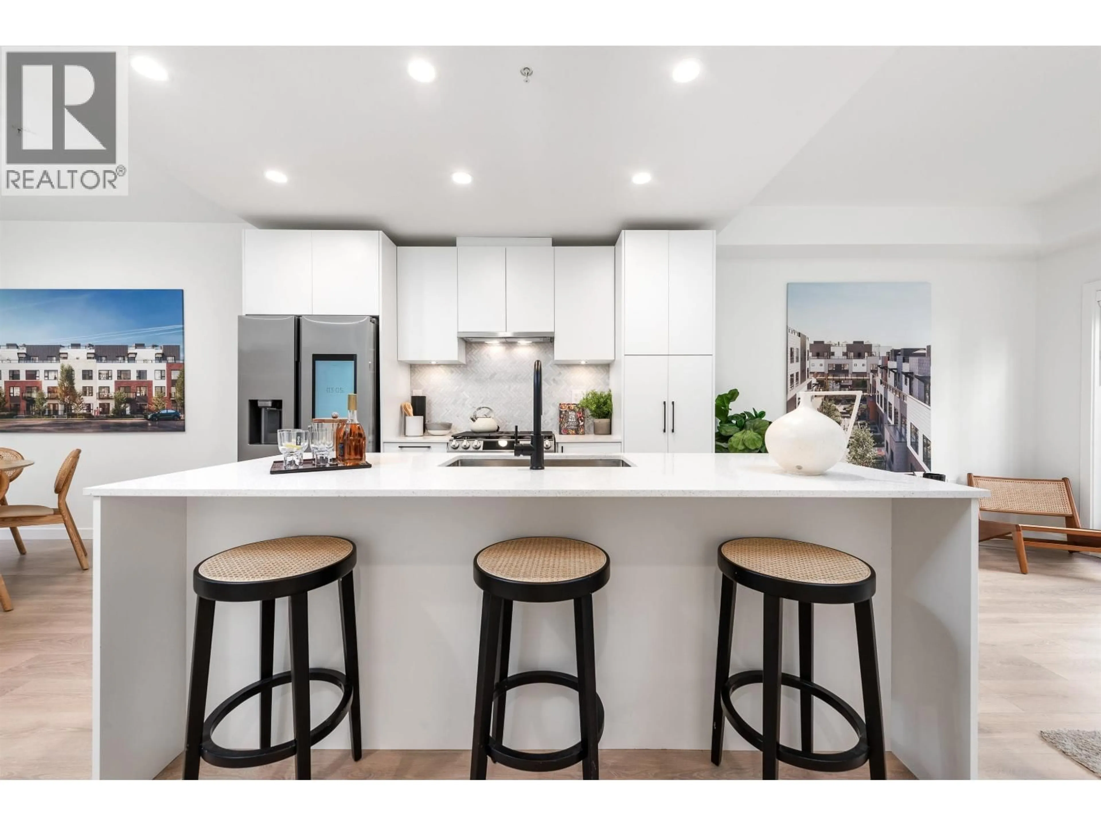 Open concept kitchen, unknown for 135 - 535 2ND STREET, North Vancouver British Columbia V7L1E1