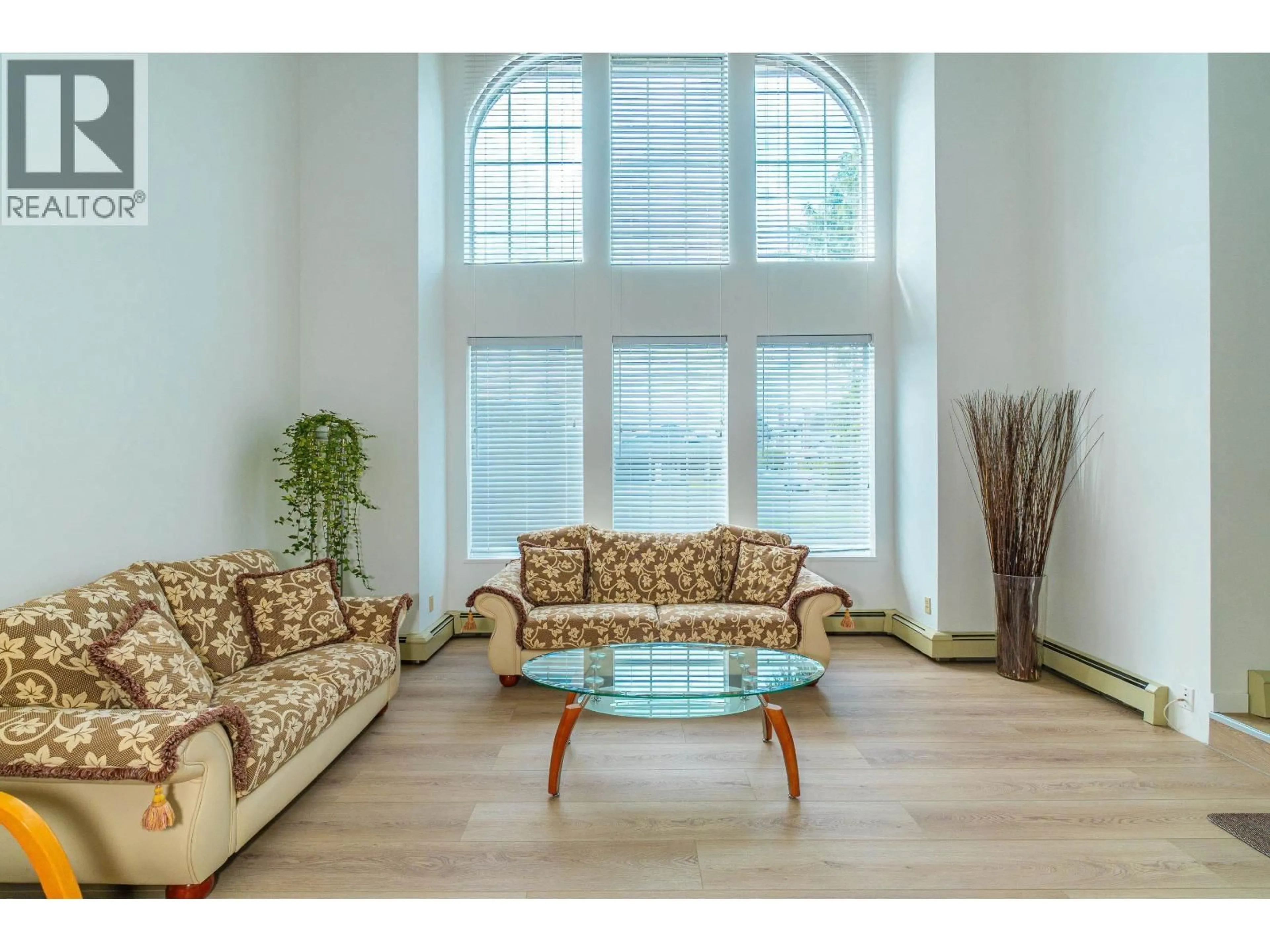 Living room with furniture, unknown for 5611 HOLT AVENUE, Richmond British Columbia V7C5C8