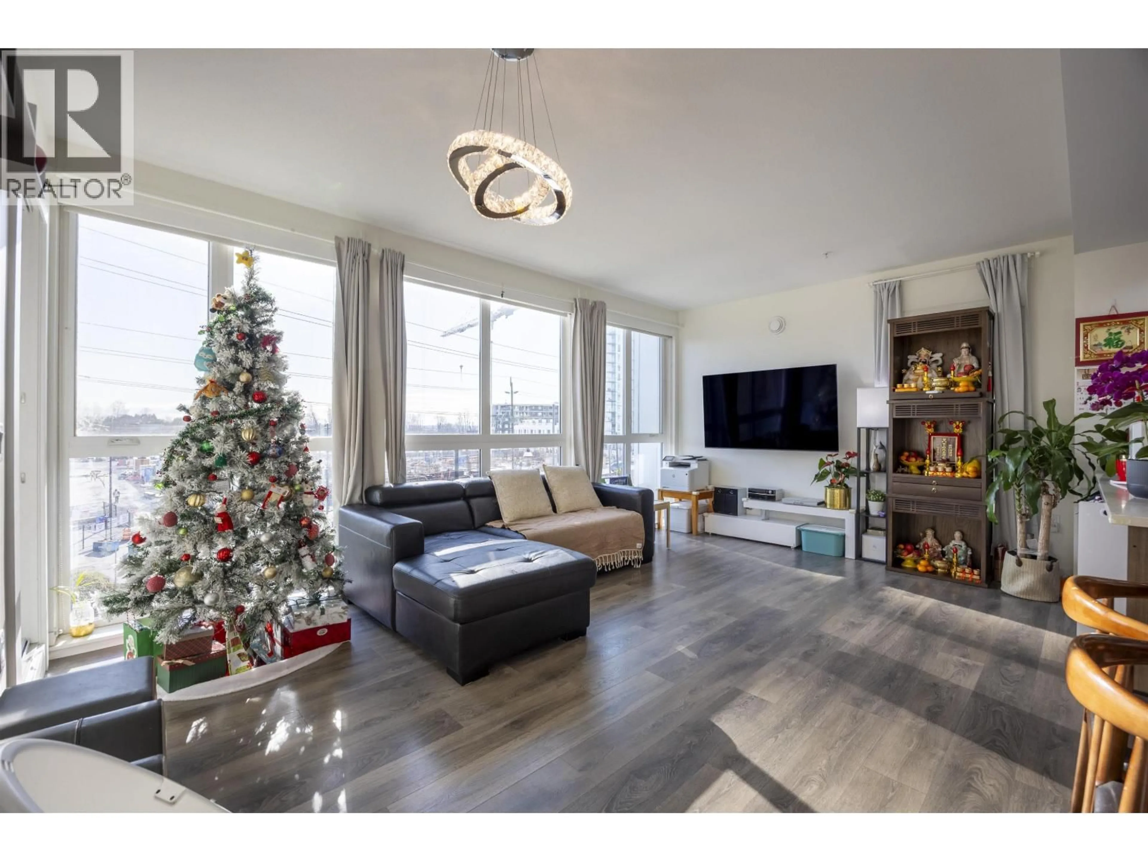 Living room with furniture, wood/laminate floor for 305 - 8580 RIVER DISTRICT CROSSING, Vancouver British Columbia V5S0B9