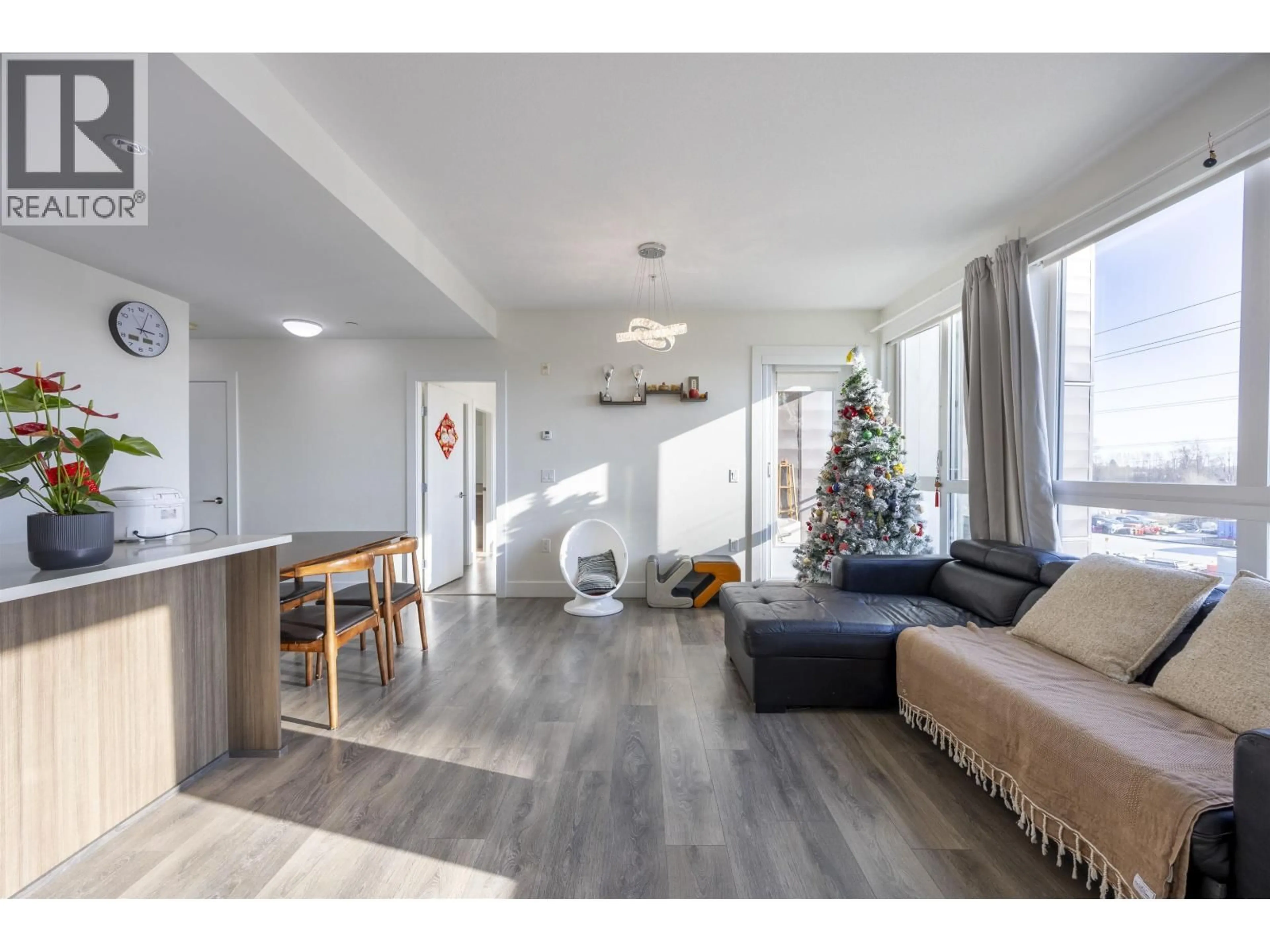 Living room with furniture, wood/laminate floor for 305 - 8580 RIVER DISTRICT CROSSING, Vancouver British Columbia V5S0B9