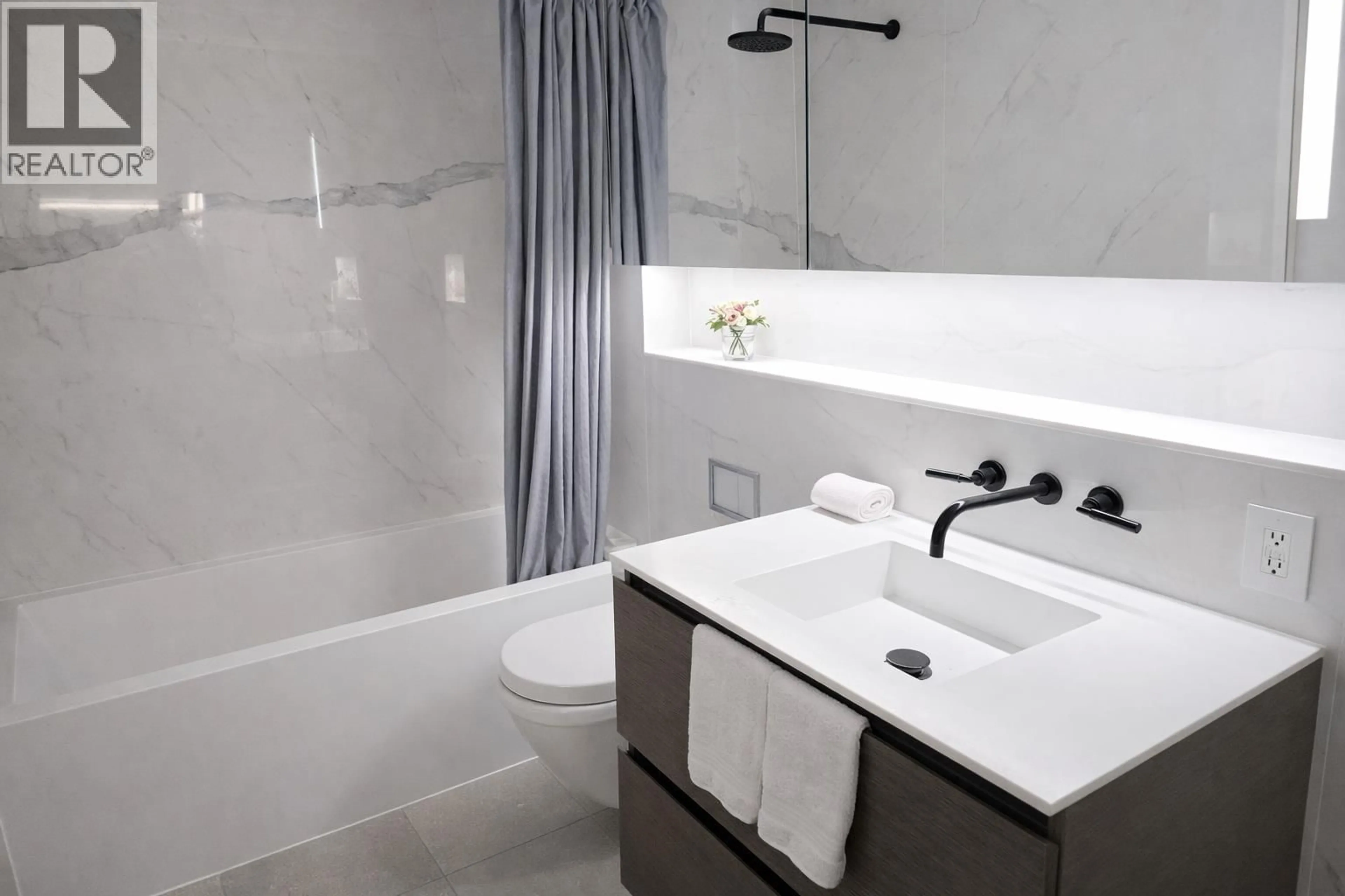 Contemporary bathroom, ceramic/tile floor for 805 - 620 CARDERO STREET, Vancouver British Columbia V6G0C7