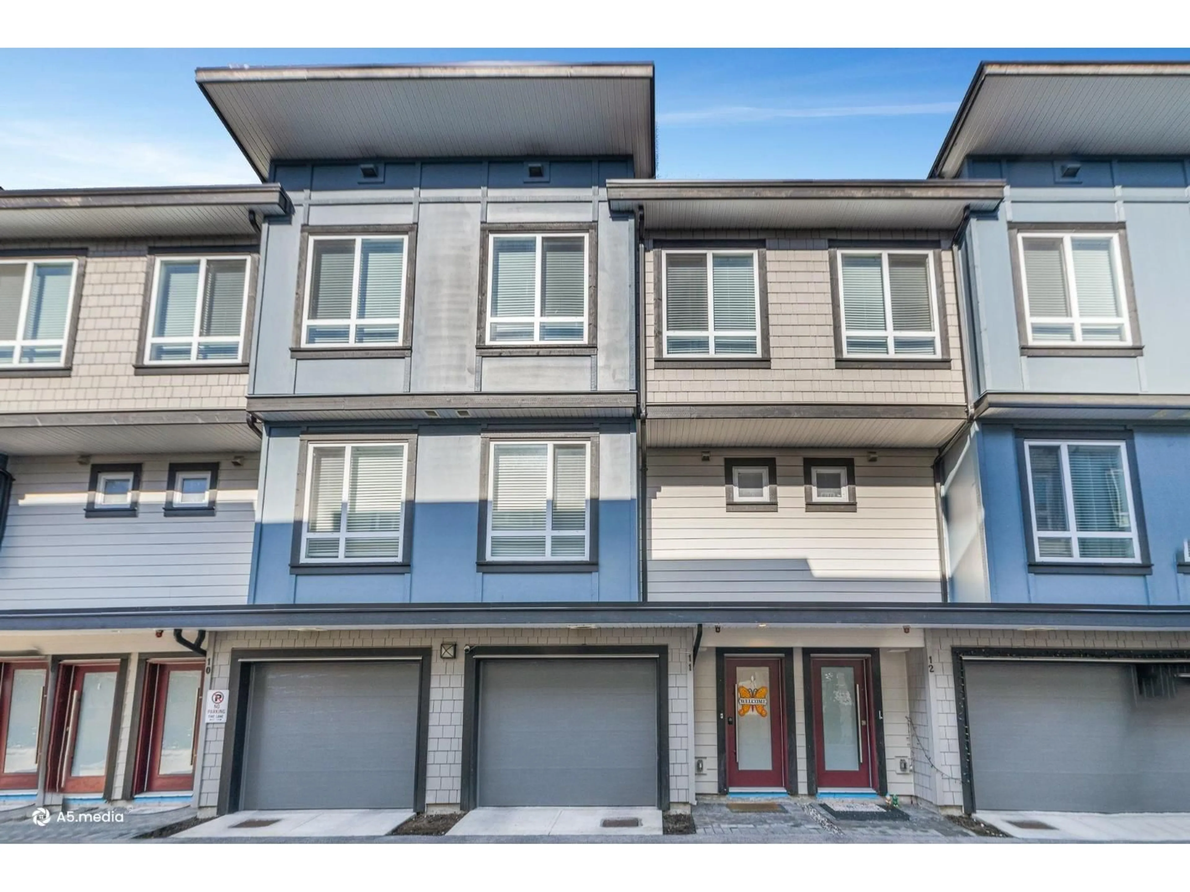 Home with vinyl exterior material, street for 11 - 5515 199A STREET, Langley British Columbia V3A0L4