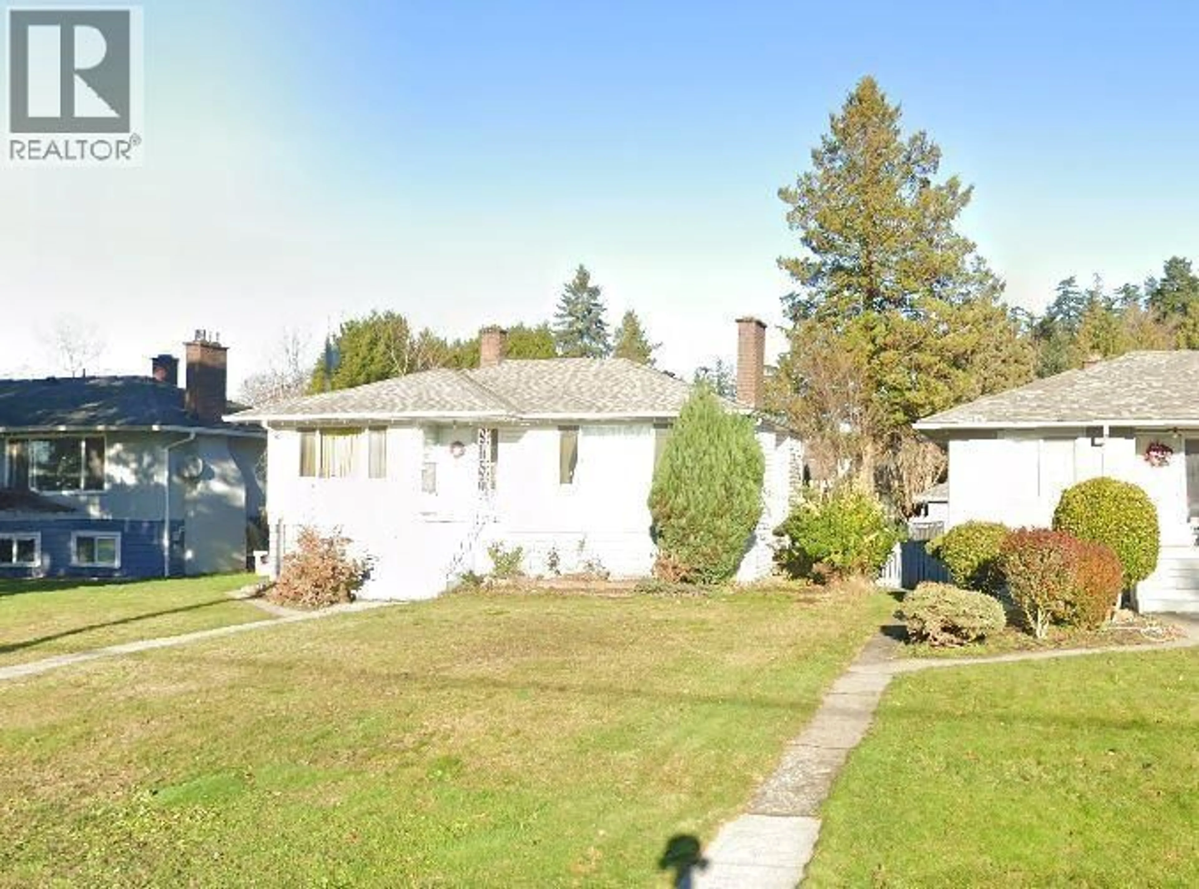 A pic from outside/outdoor area/front of a property/back of a property/a pic from drone, unknown for 3737 DUBOIS STREET, Burnaby British Columbia V5J1K9