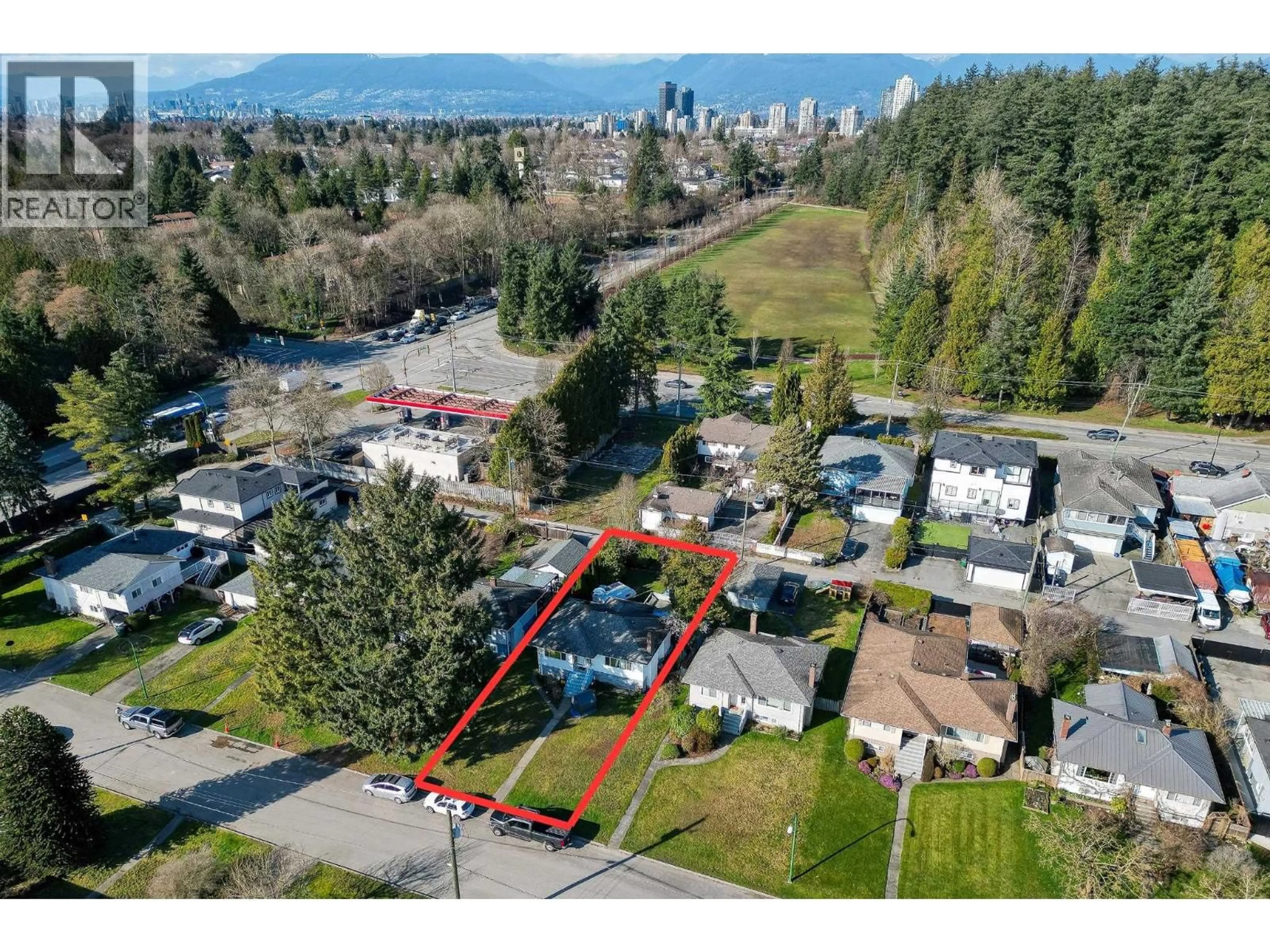 A pic from outside/outdoor area/front of a property/back of a property/a pic from drone, street for 3737 DUBOIS STREET, Burnaby British Columbia V5J1K9