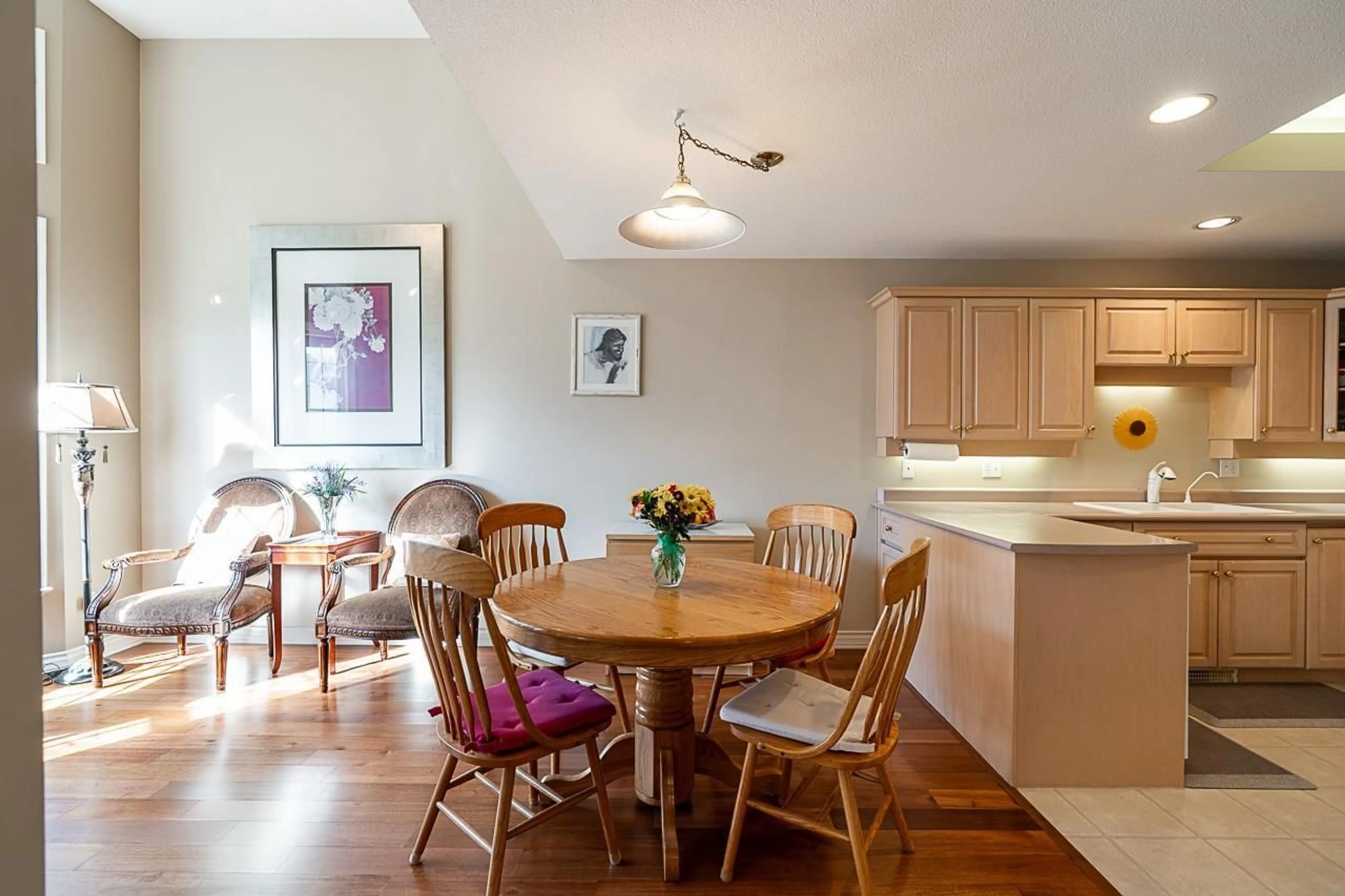 Dining room, wood/laminate floor for 16 - 31450 SPUR AVENUE, Abbotsford British Columbia V2T5M3
