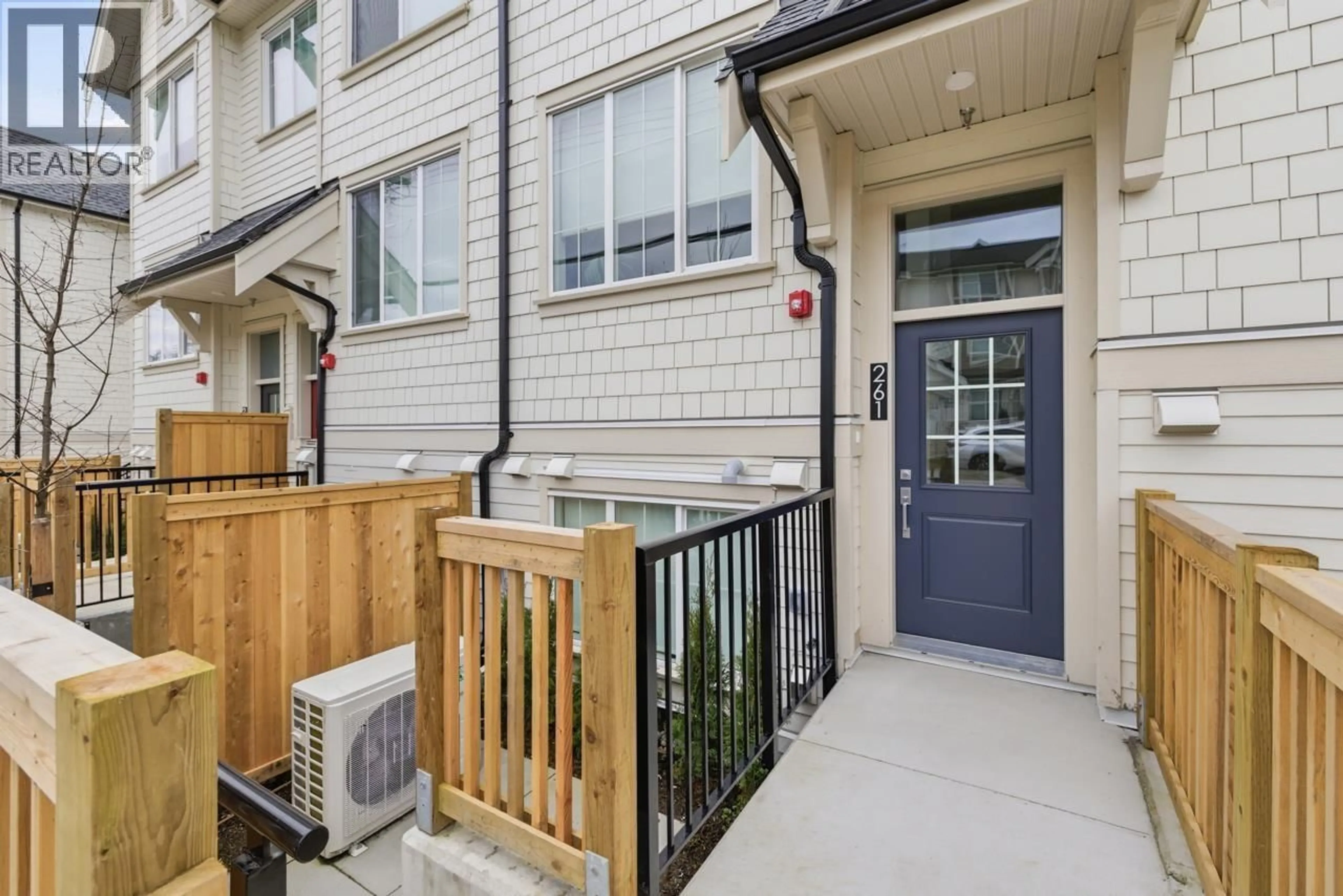 Patio, street for 261 - 720 ROBINSON STREET, Coquitlam British Columbia V3J0P9