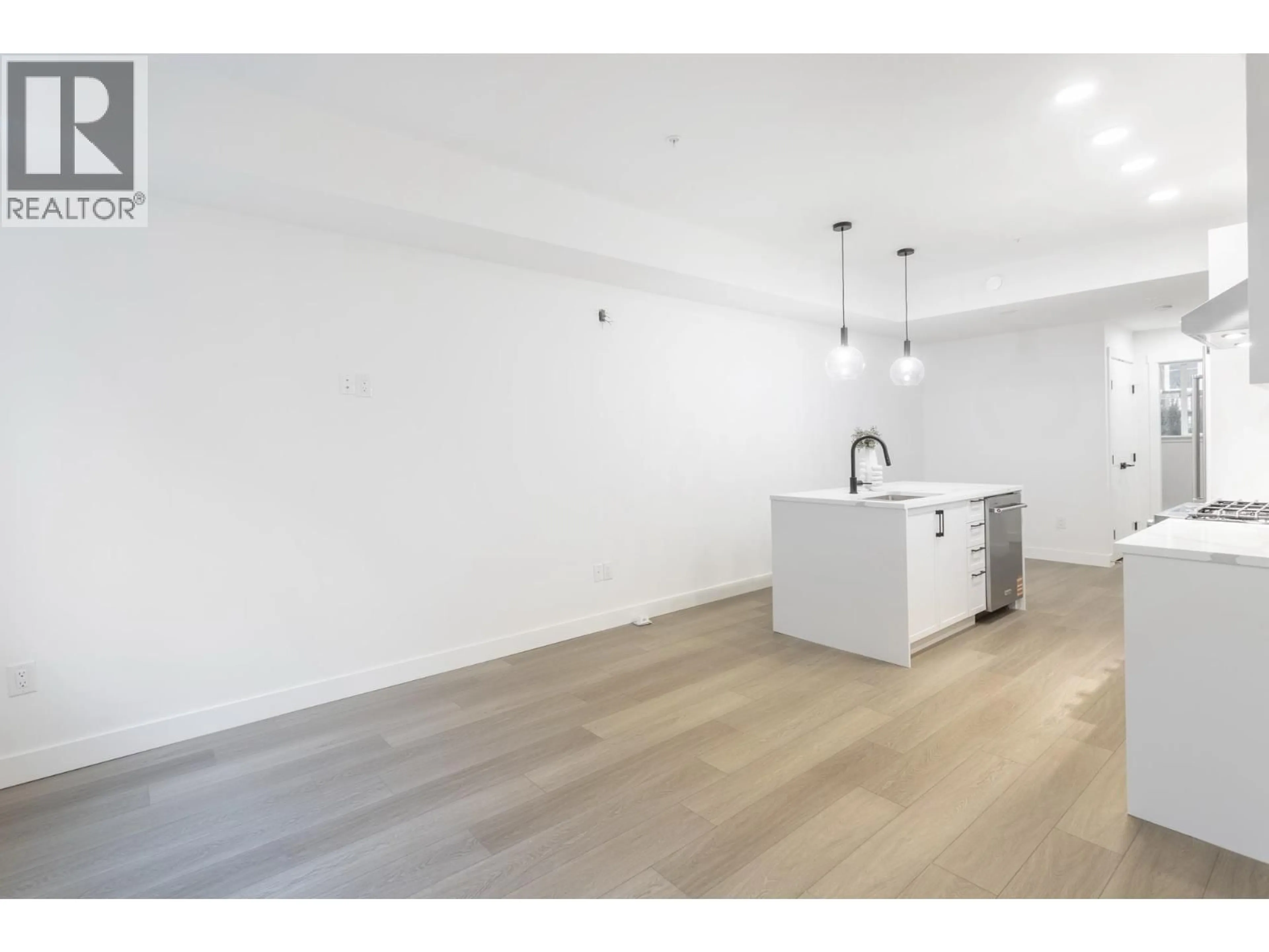 Open concept kitchen, wood/laminate floor for 120 - 720 ROBINSON STREET, Coquitlam British Columbia V3J0P9