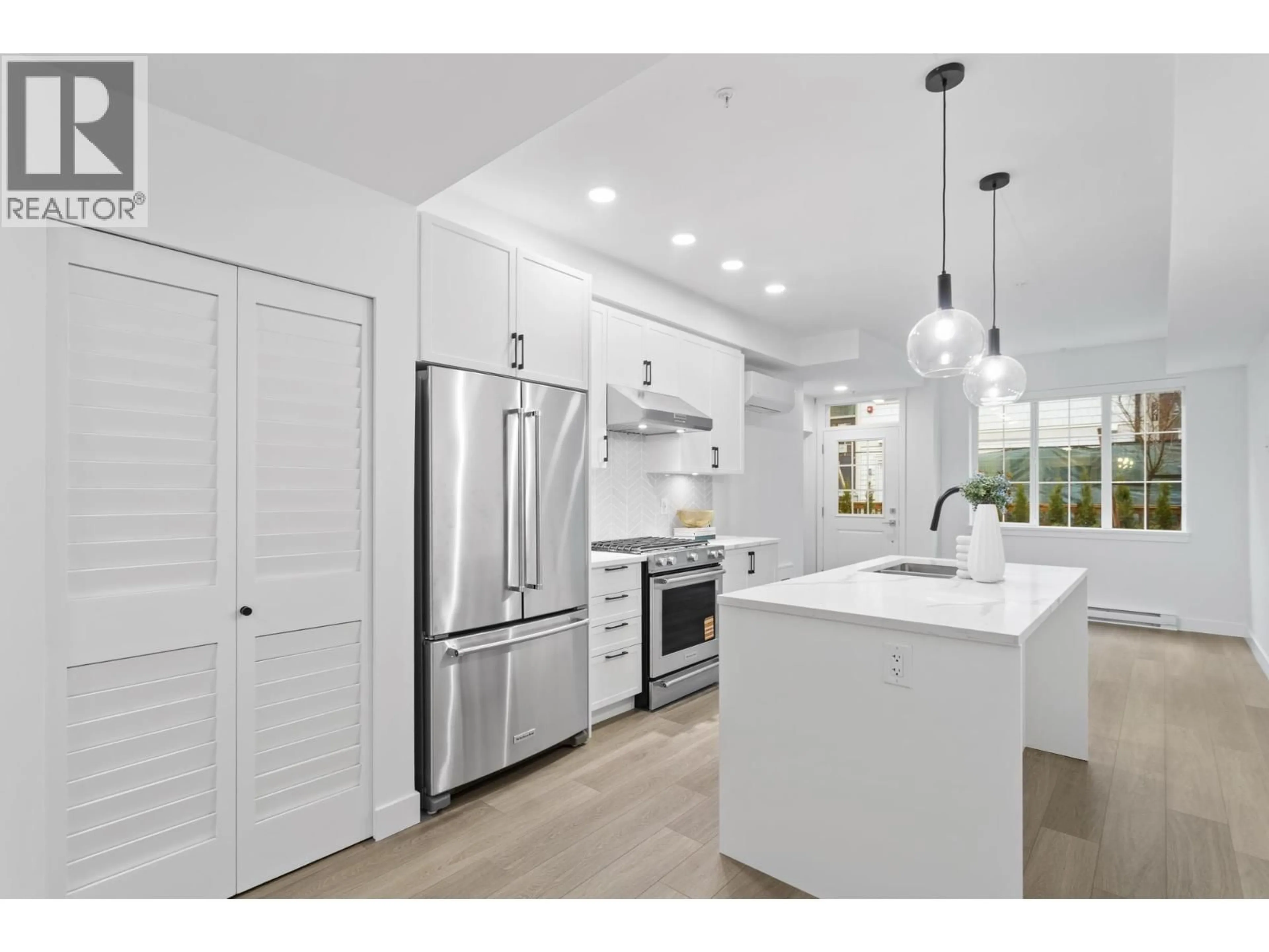 Open concept kitchen, ceramic/tile floor for 120 - 720 ROBINSON STREET, Coquitlam British Columbia V3J0P9