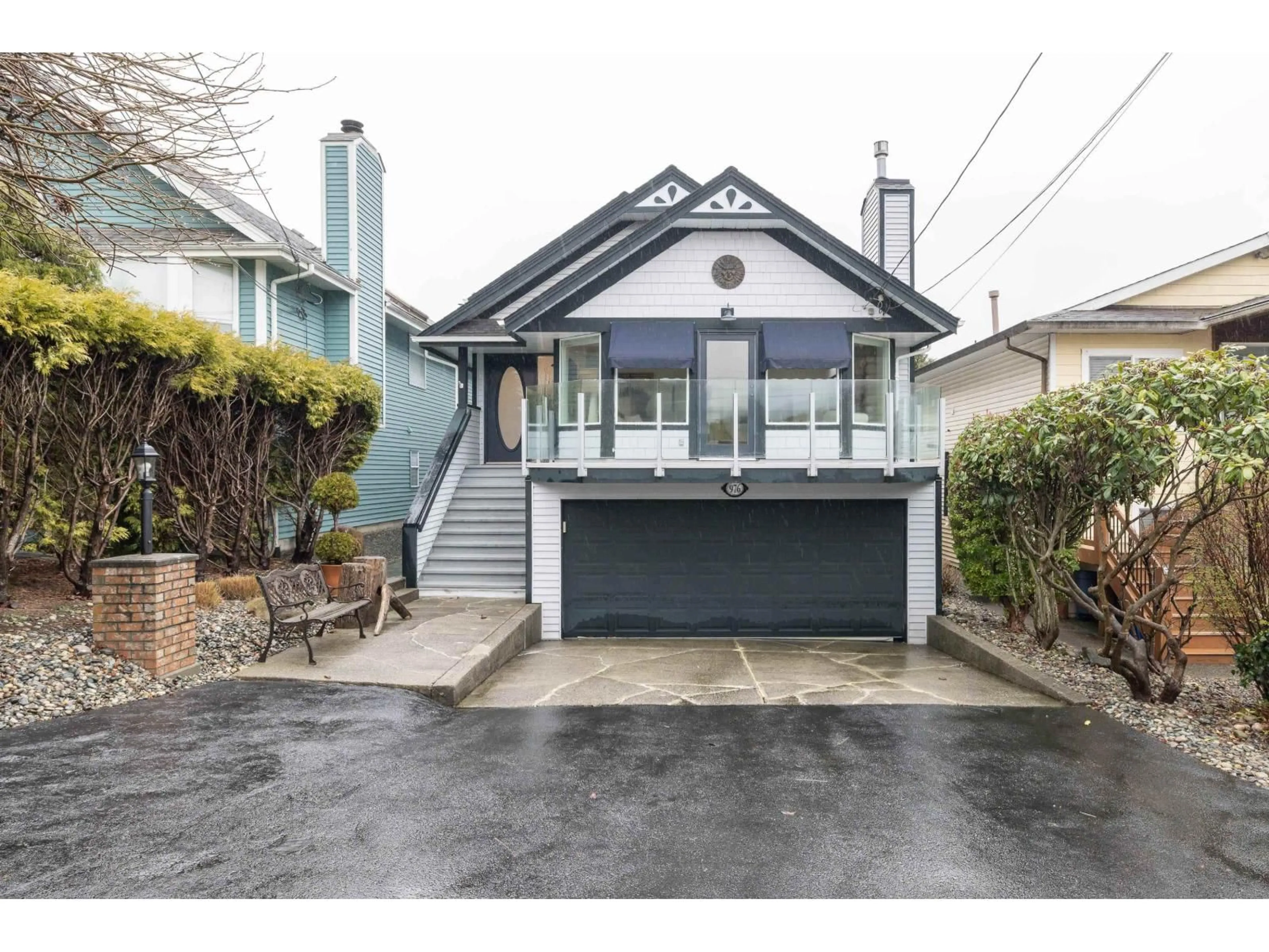 Home with vinyl exterior material, street for 976 HABGOOD STREET, White Rock British Columbia V4B4W6