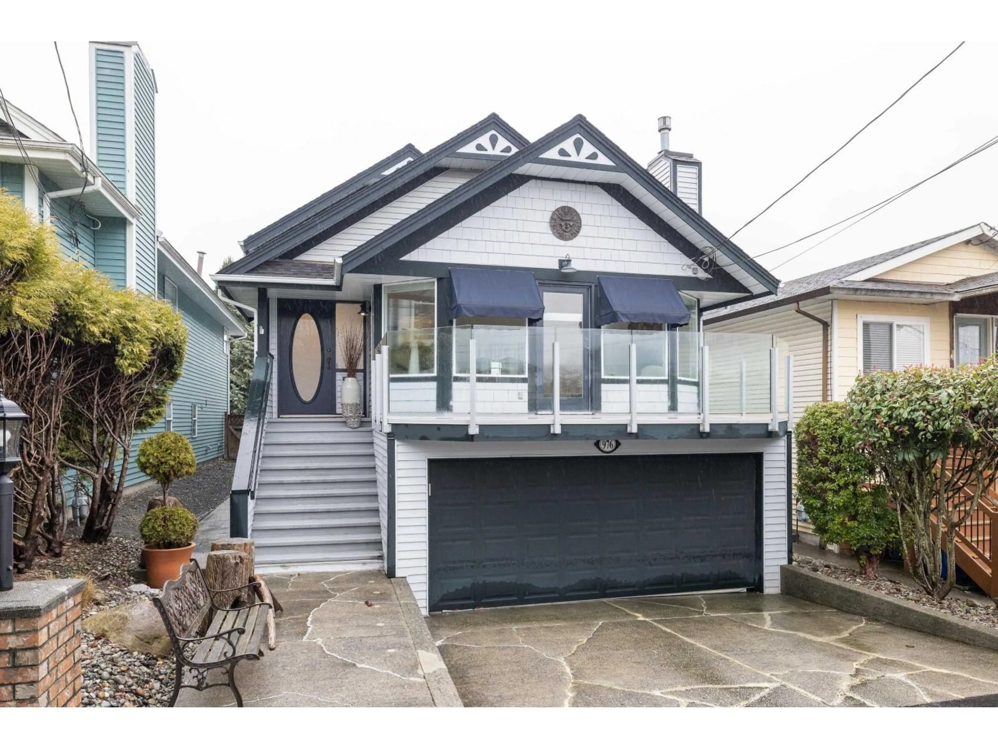 Home with vinyl exterior material, street for 976 HABGOOD STREET, White Rock British Columbia V4B4W6