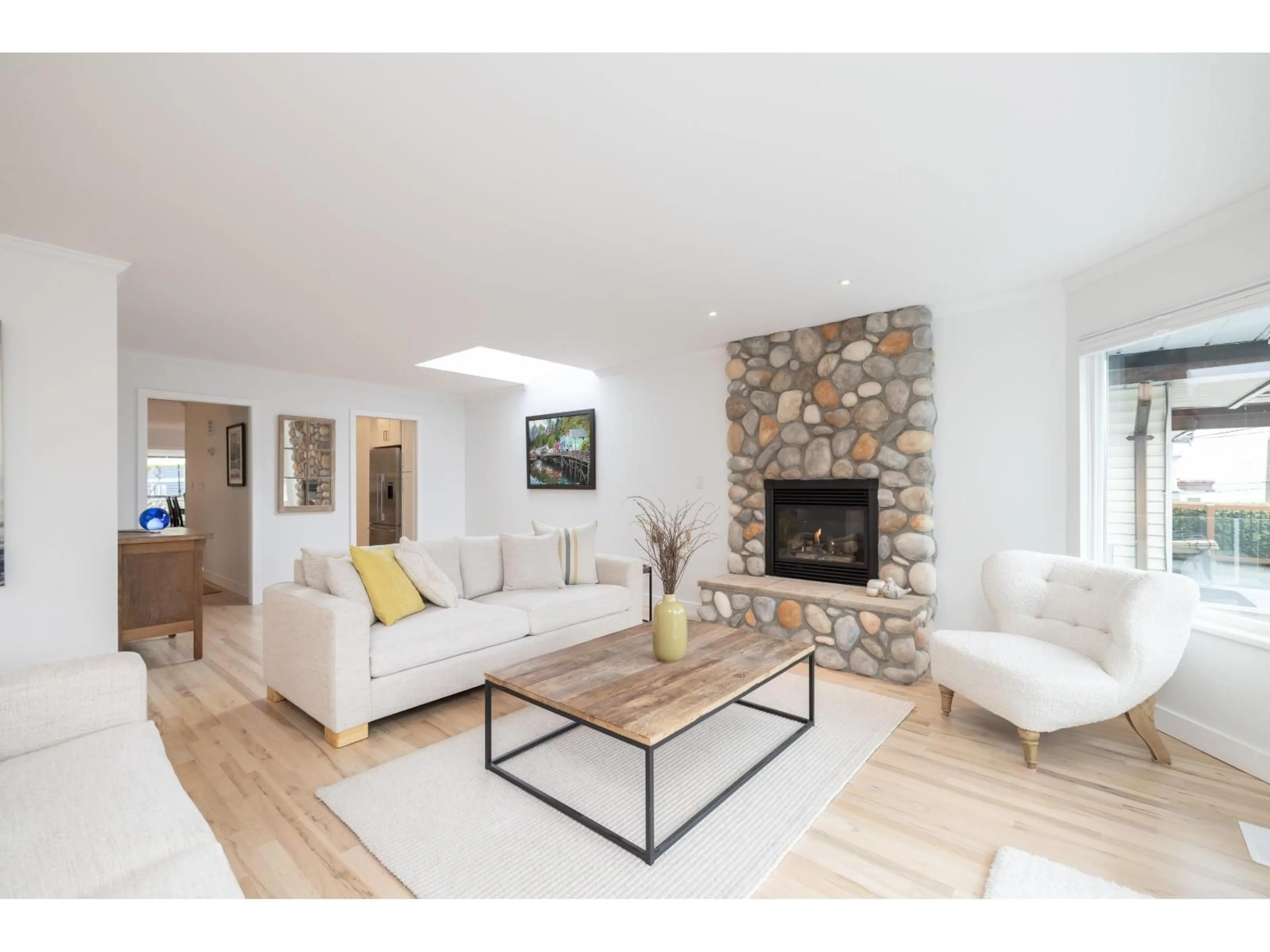 Living room with furniture, unknown for 976 HABGOOD STREET, White Rock British Columbia V4B4W6