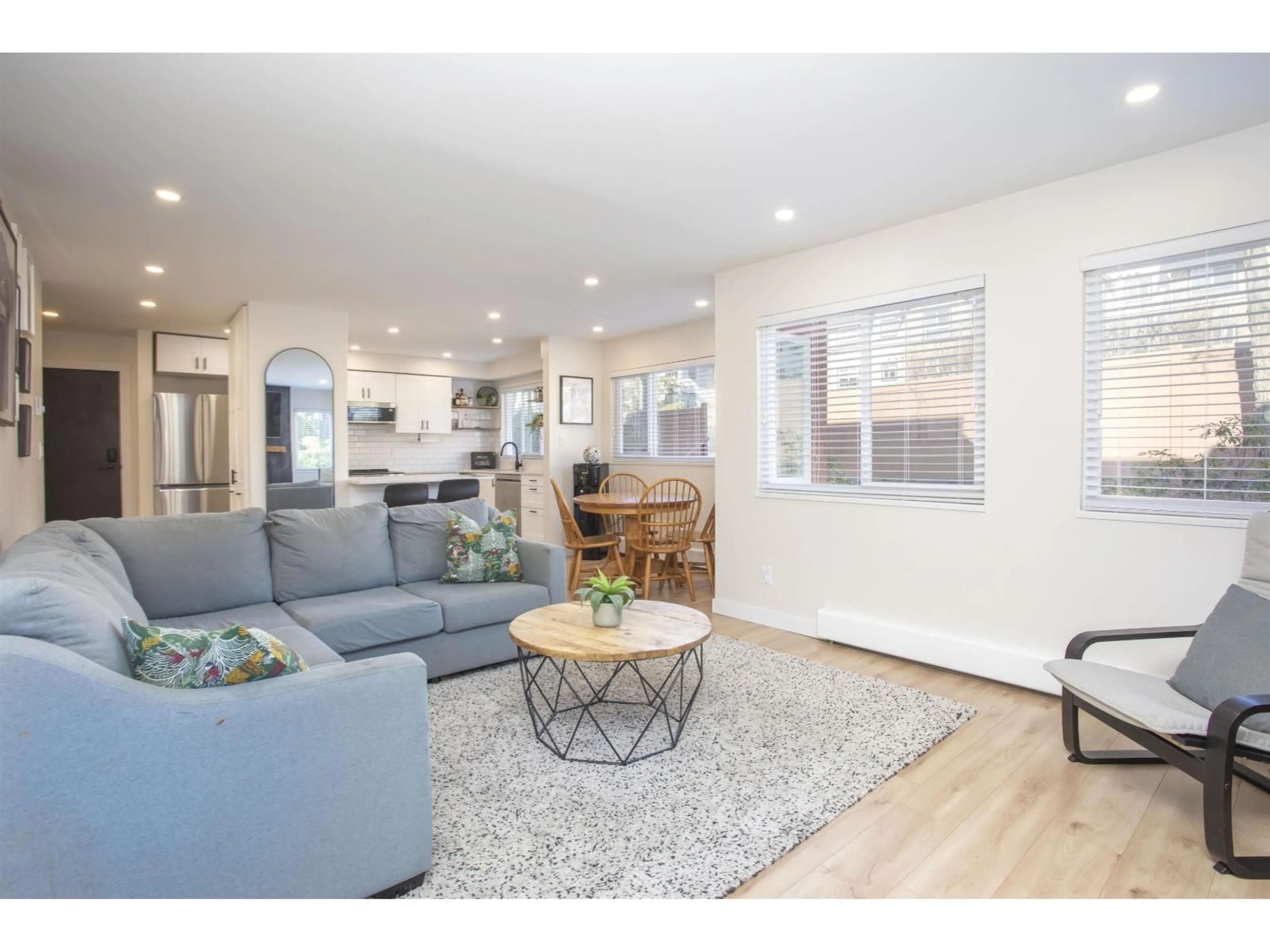 Living room with furniture, wood/laminate floor for 202 - 1381 MARTIN STREET, White Rock British Columbia V4B3W6