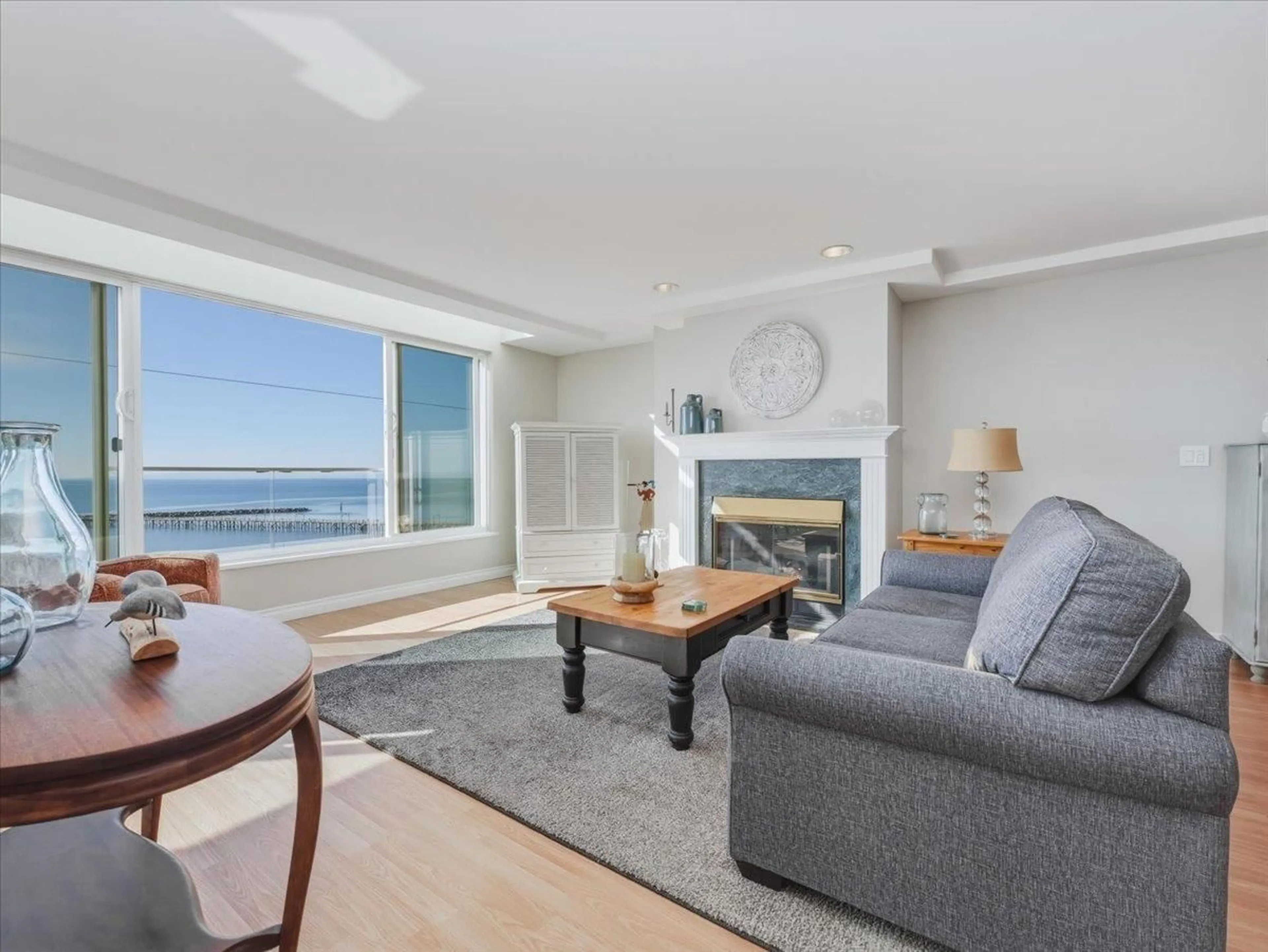 Living room with furniture, unknown for 303 - 15165 MARINE DRIVE, White Rock British Columbia V4B1C5